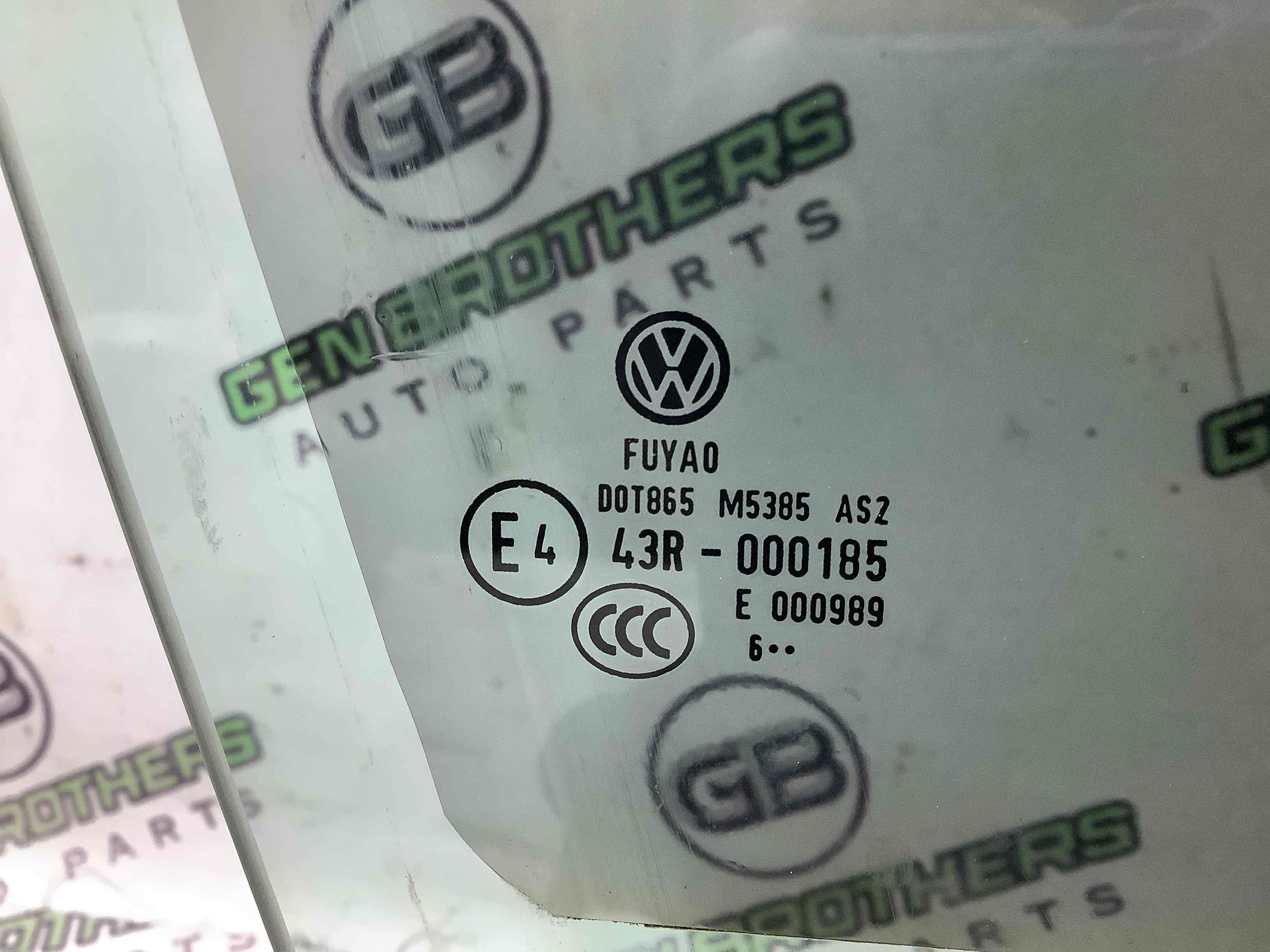 Скло переднє праве