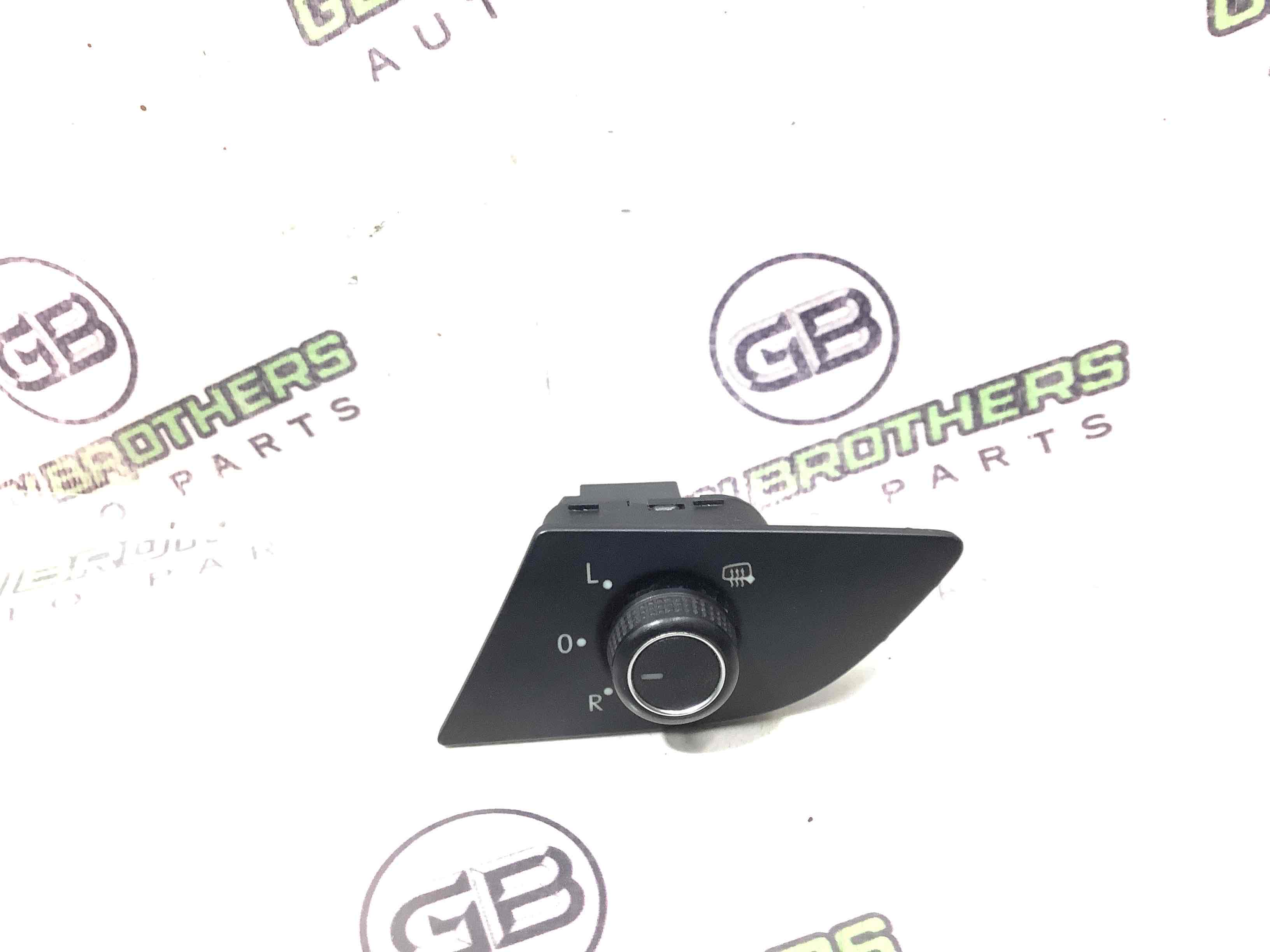 Кнопка регулювання дзеркал