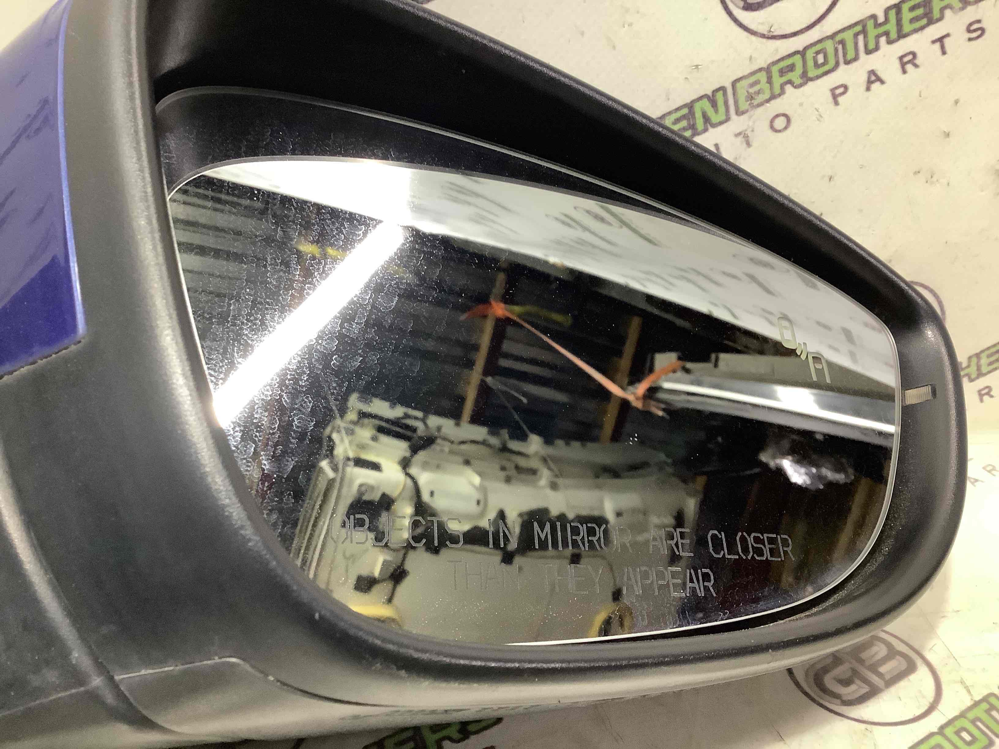 Дзеркало зовнішнє праве