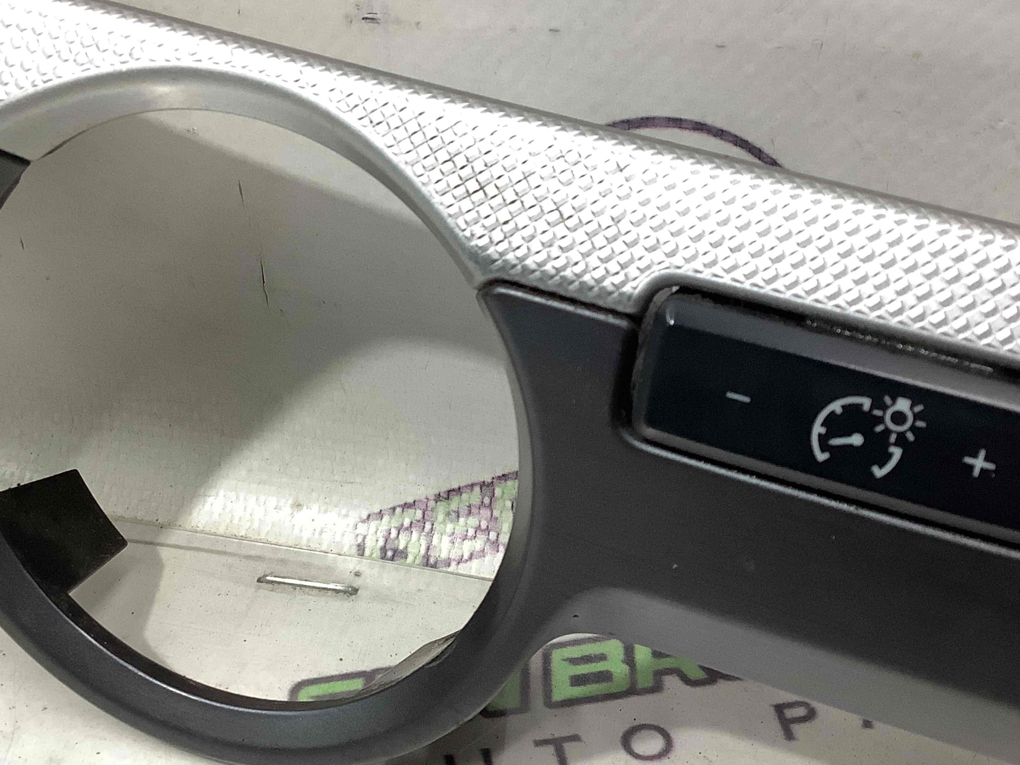 Обшивка панелі приладів торпедо