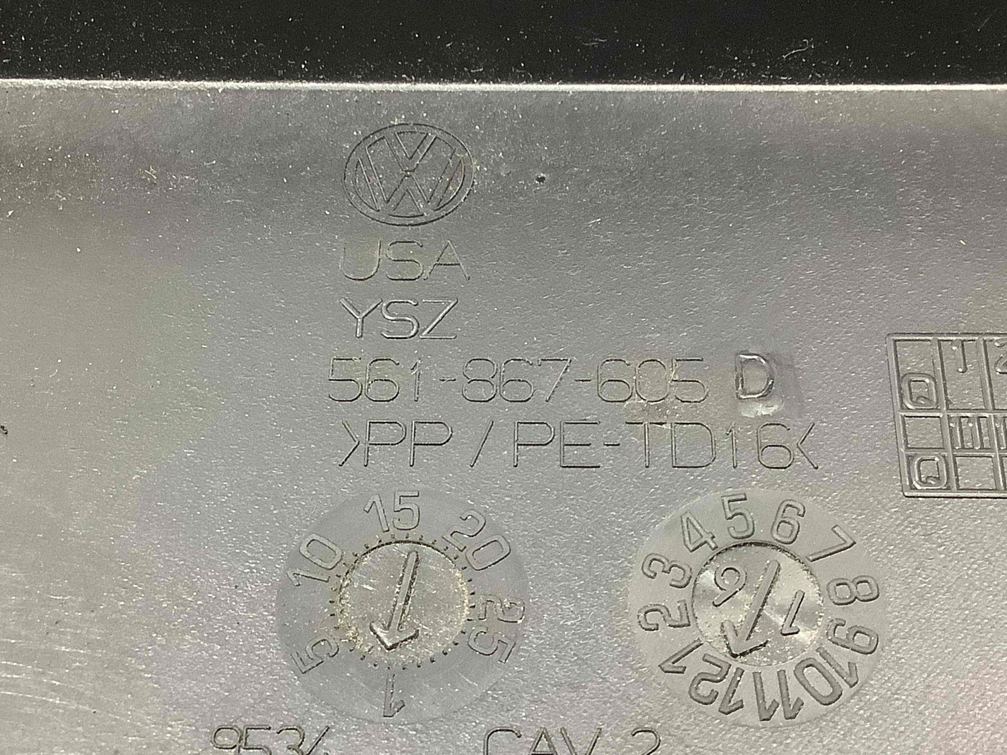 Обшивка кришки багажника