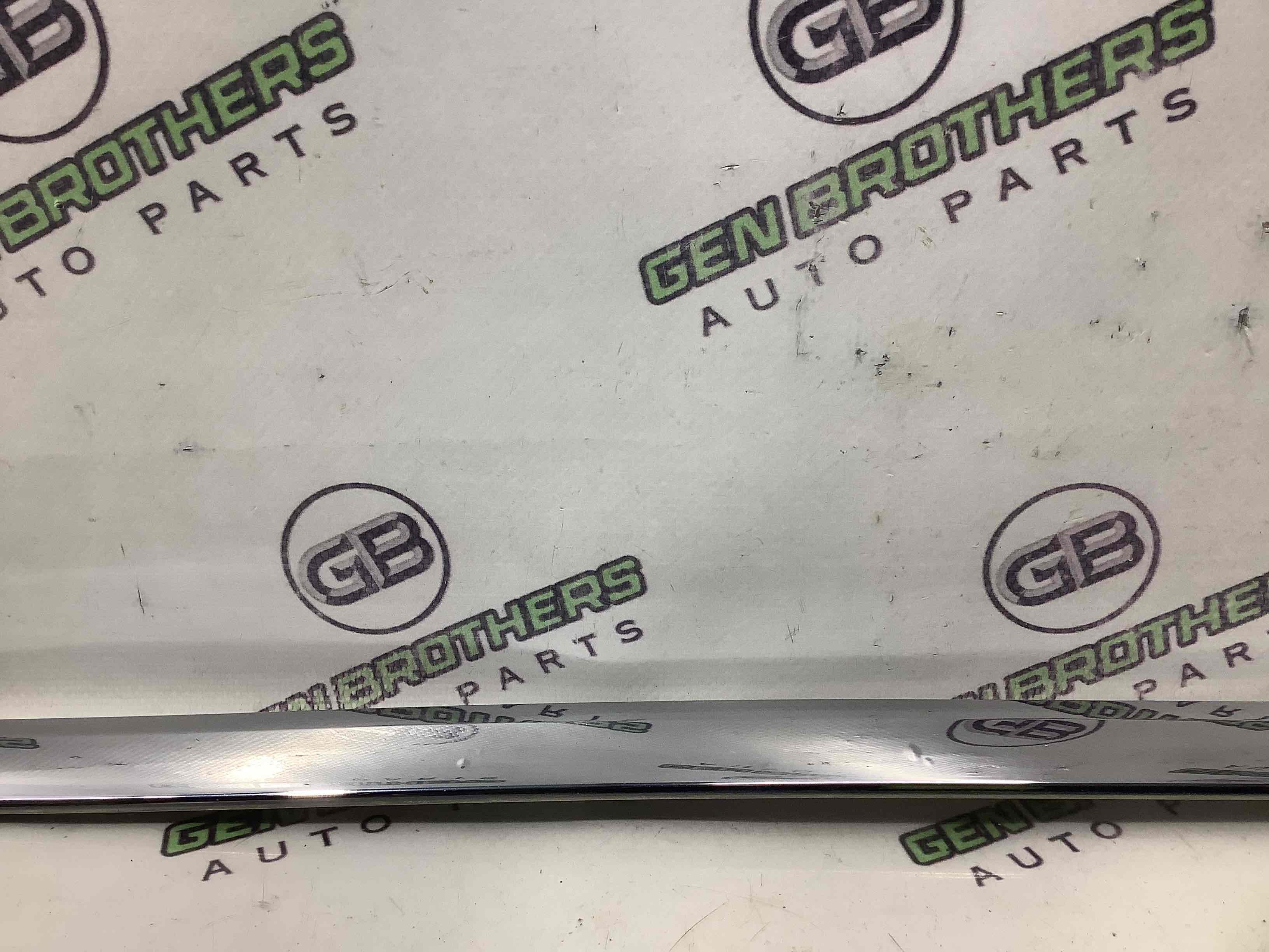 Молдинг двері задньої правої