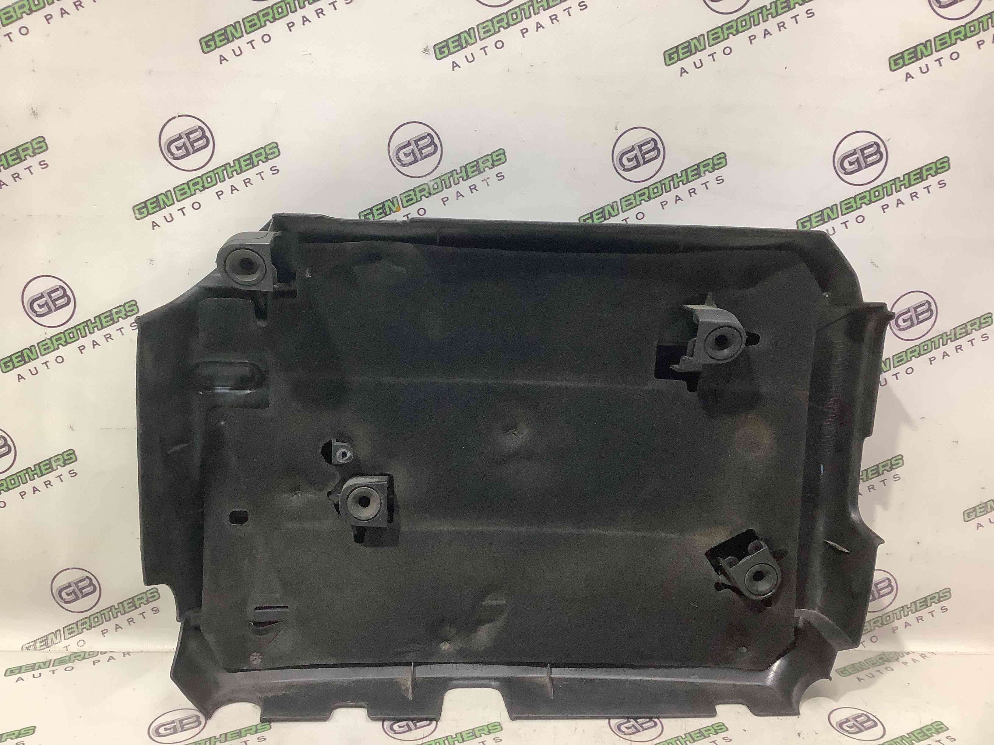 Кришка двигуна декоративна