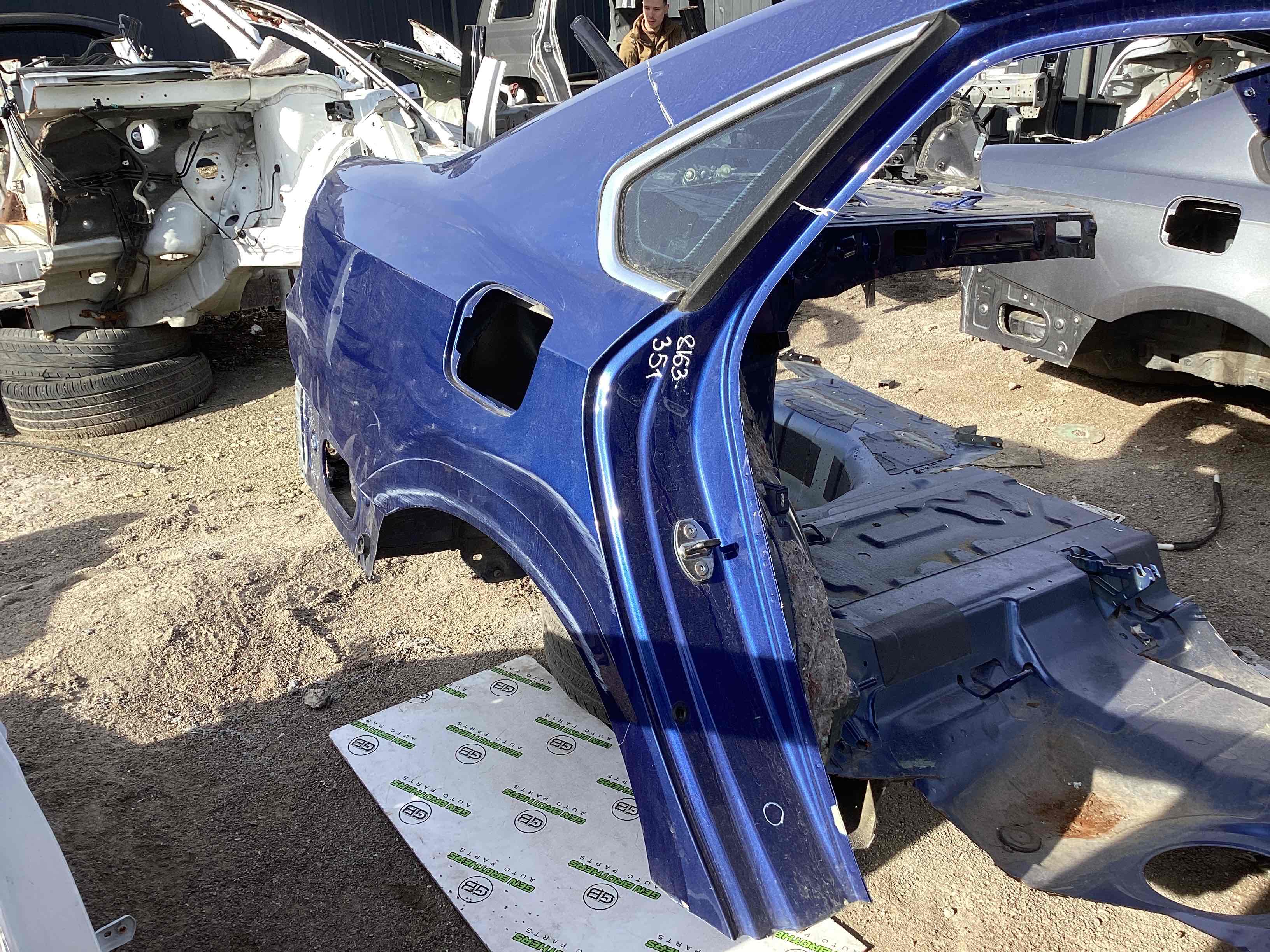 Чверть задня права