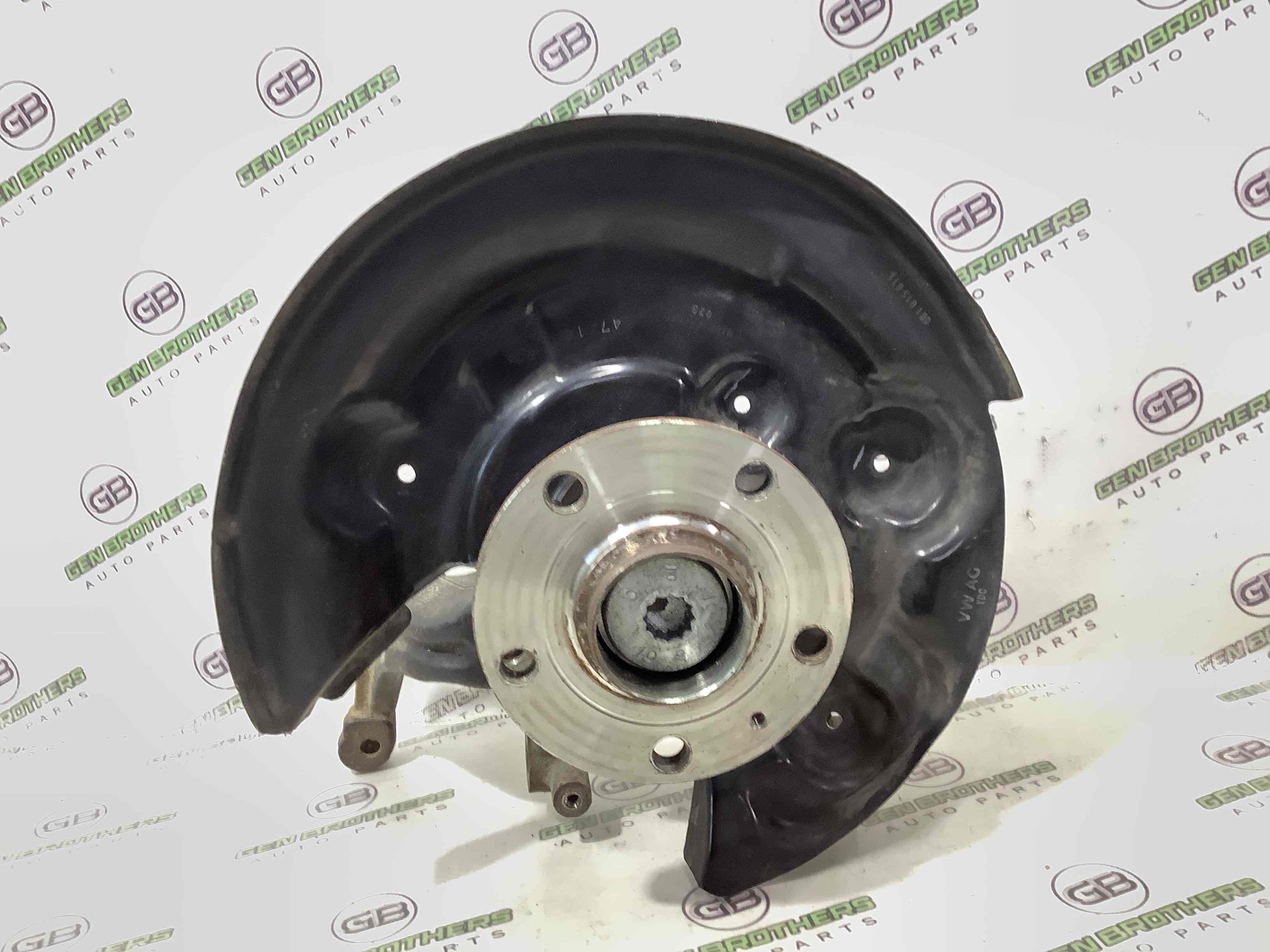 Кулак задній правий