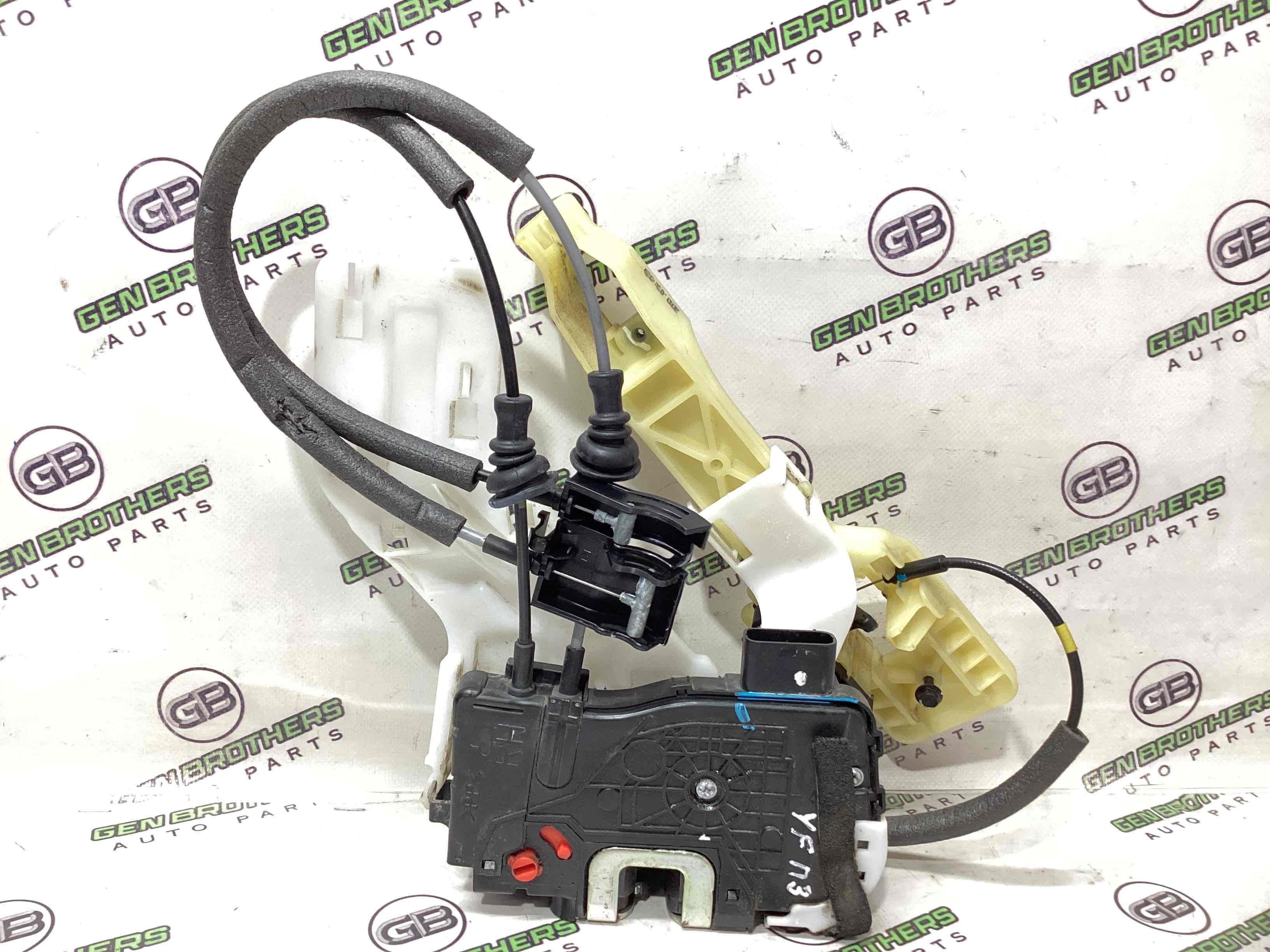 Замок двери задней правой