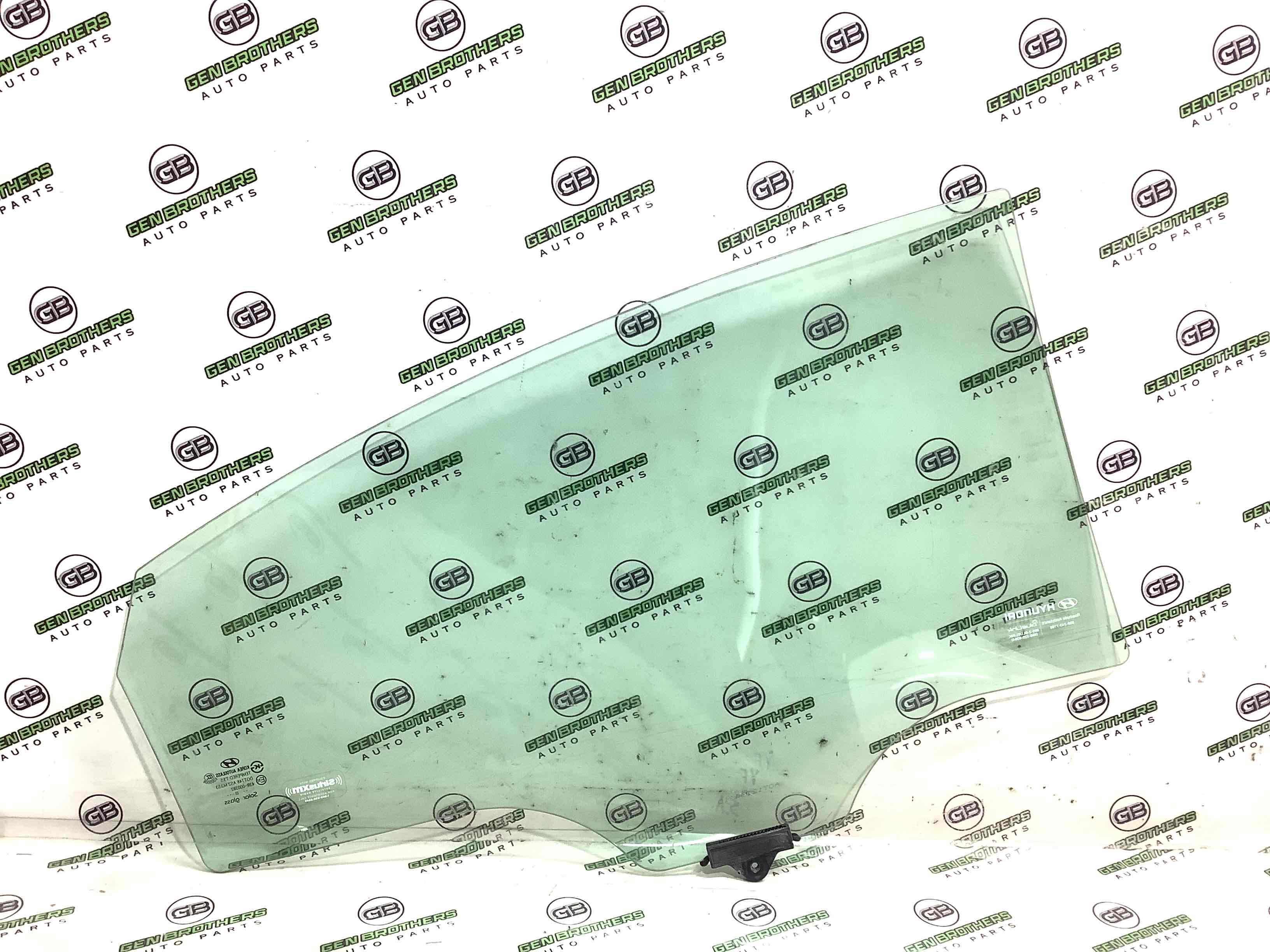 Стекло заднее левое