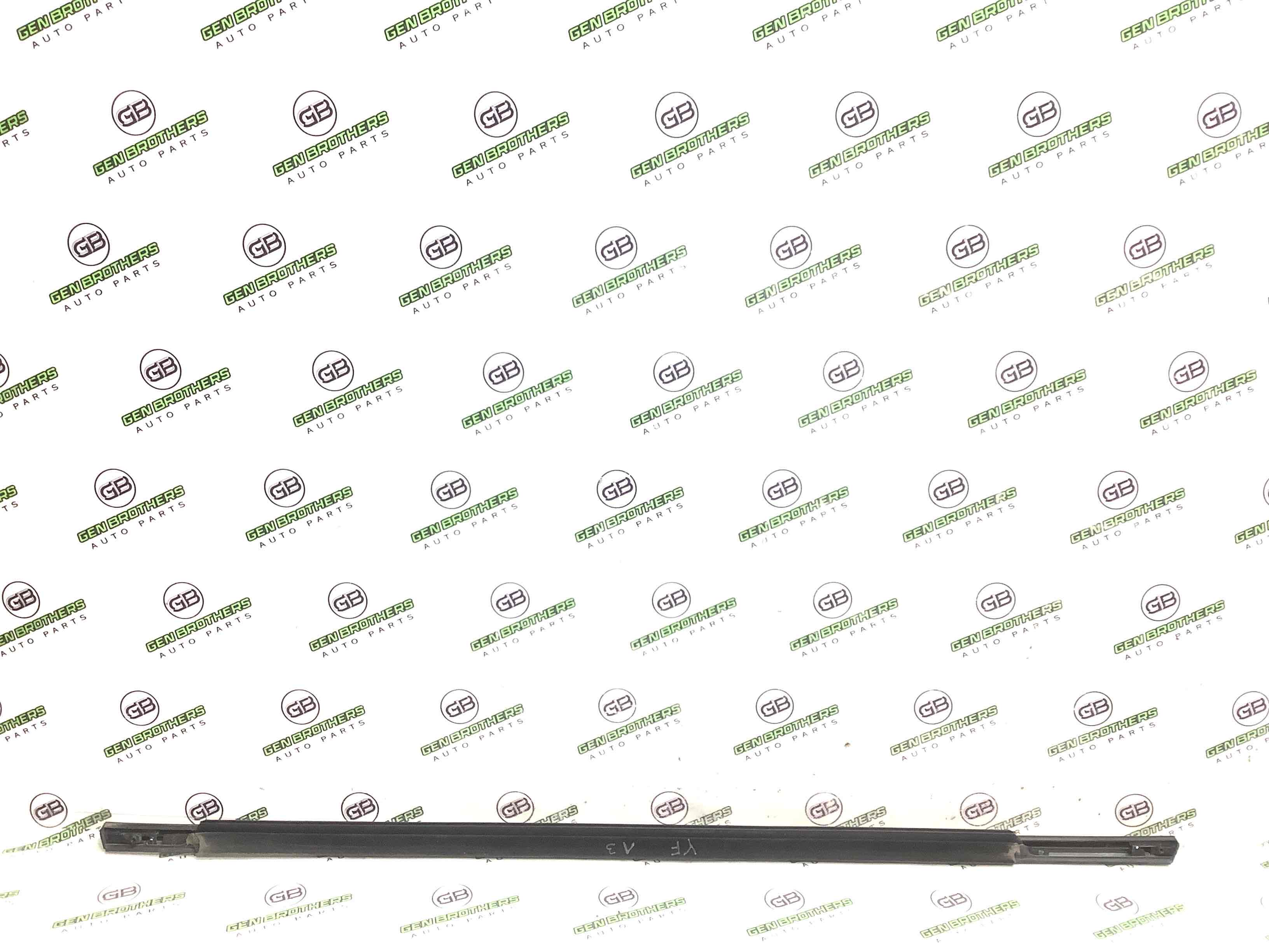 Молдинг двери задней левой