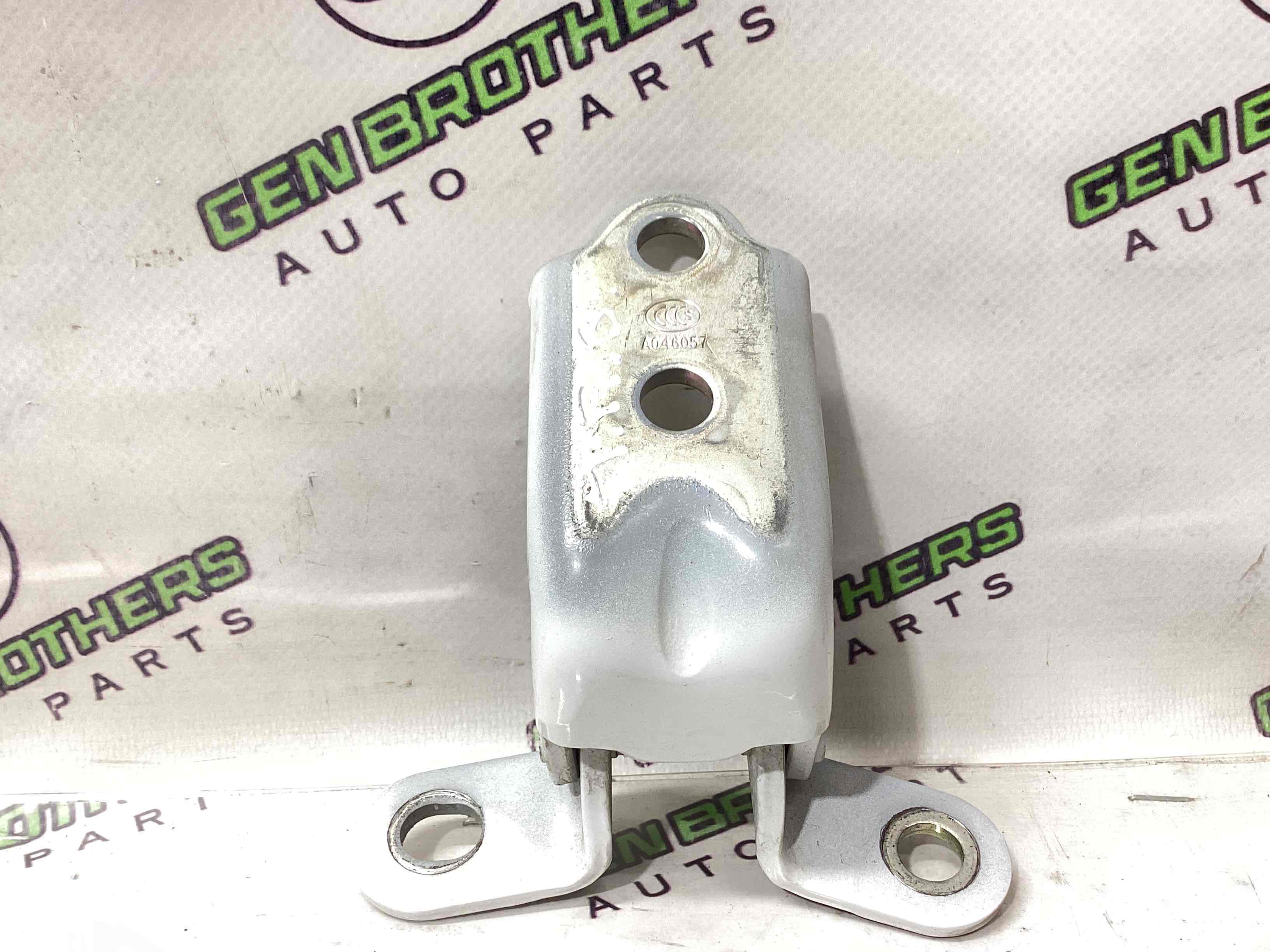 Петля двери, замок двери