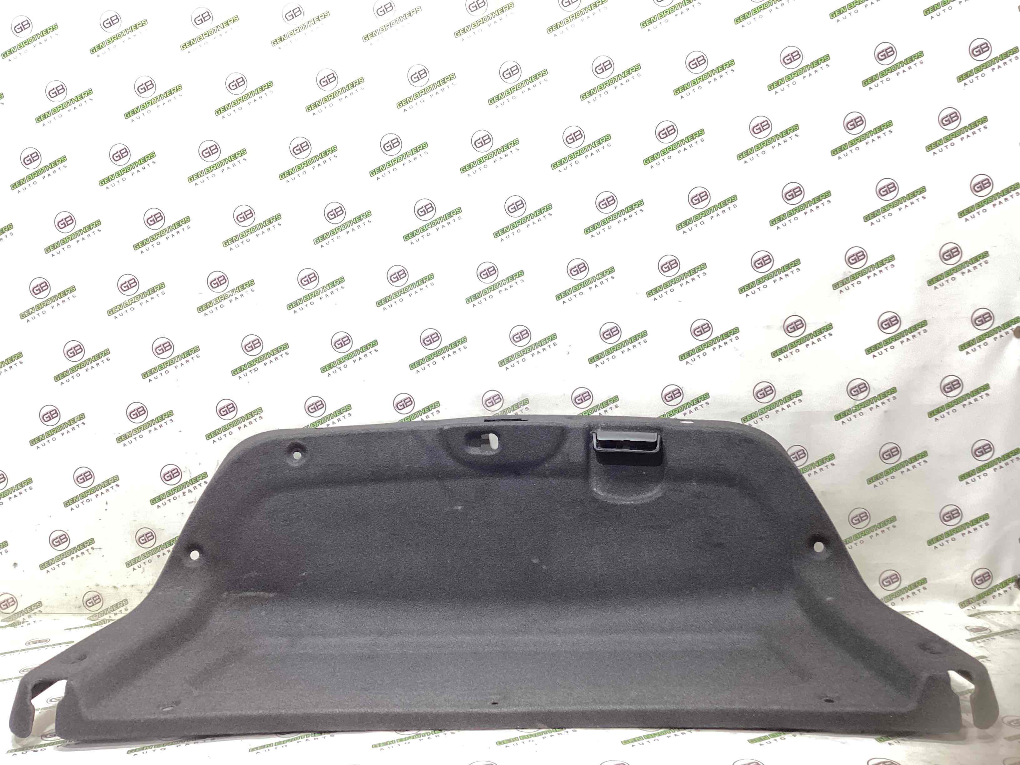 Обшивка крышки багажника