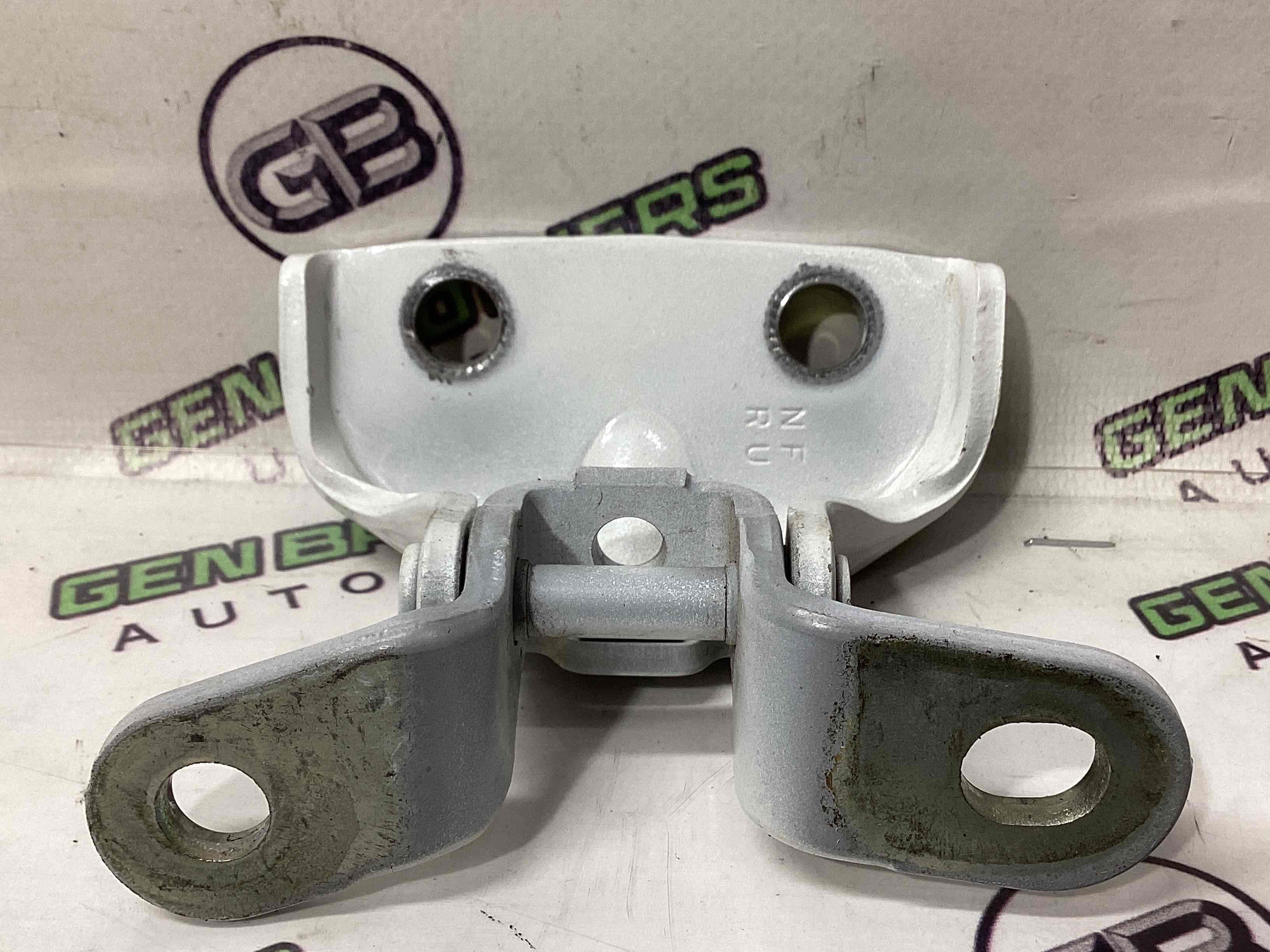 Петля двери, замок двери