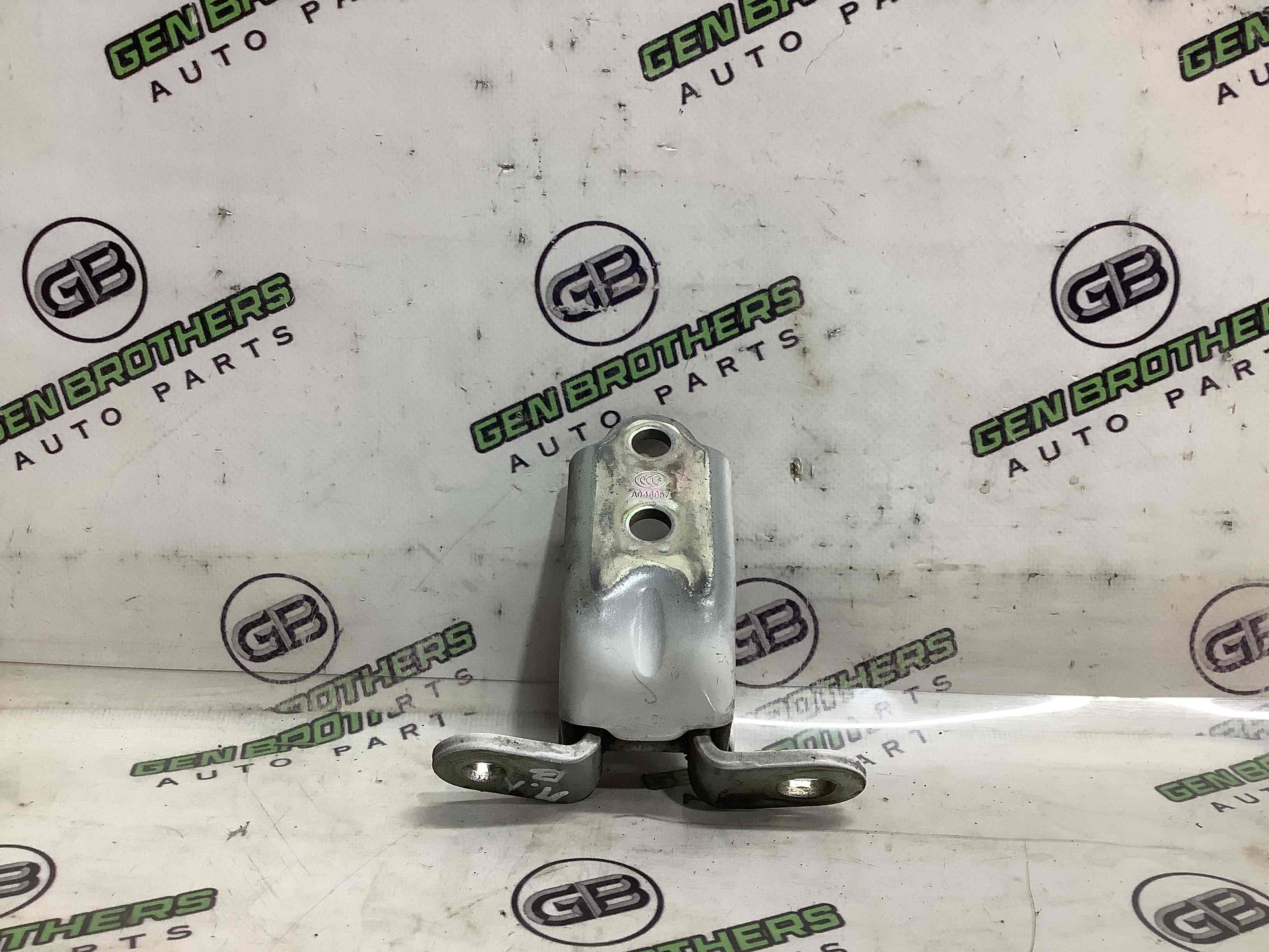 Петля двери, замок двери