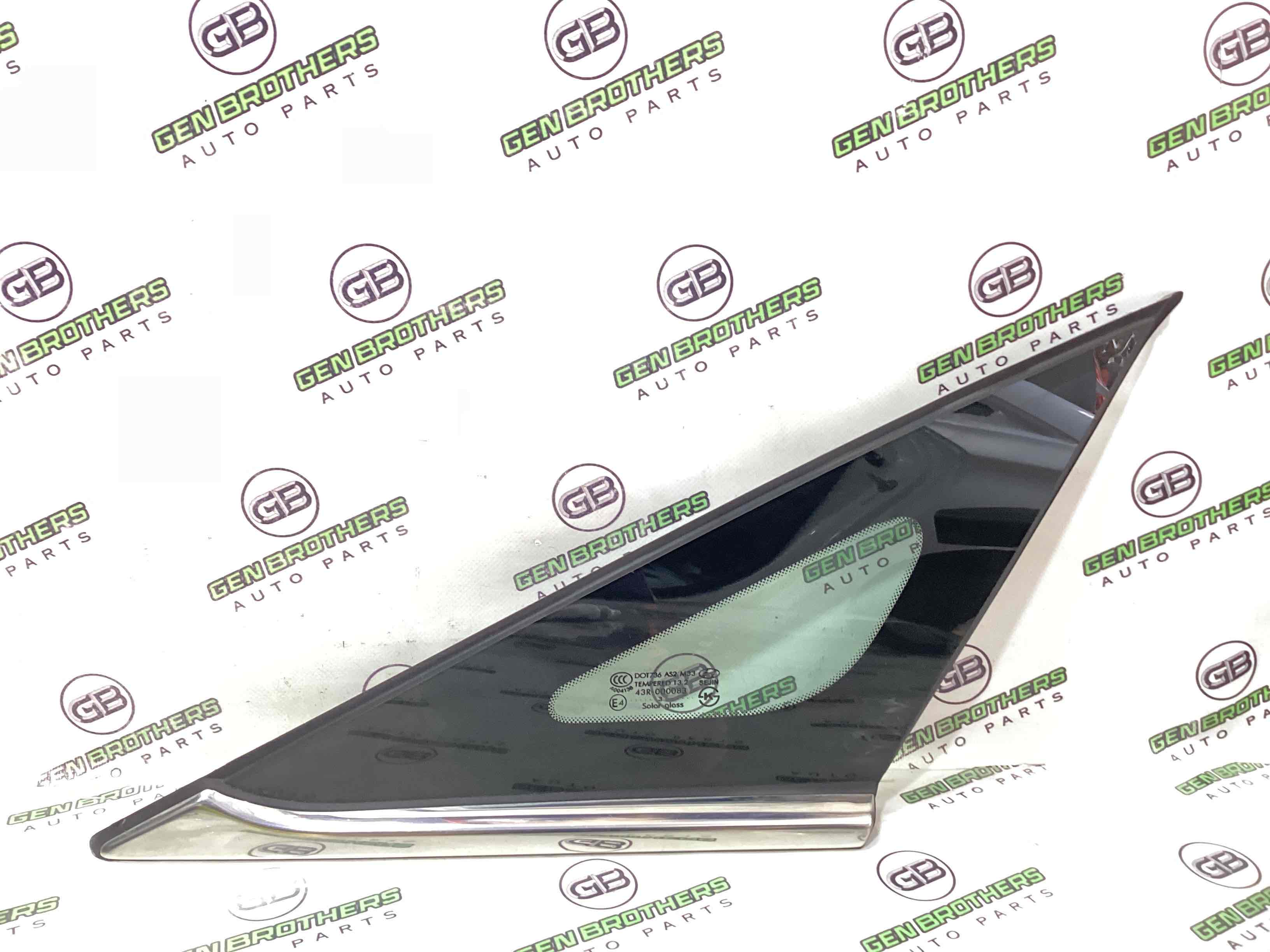 Стекло кузовное боковое правое