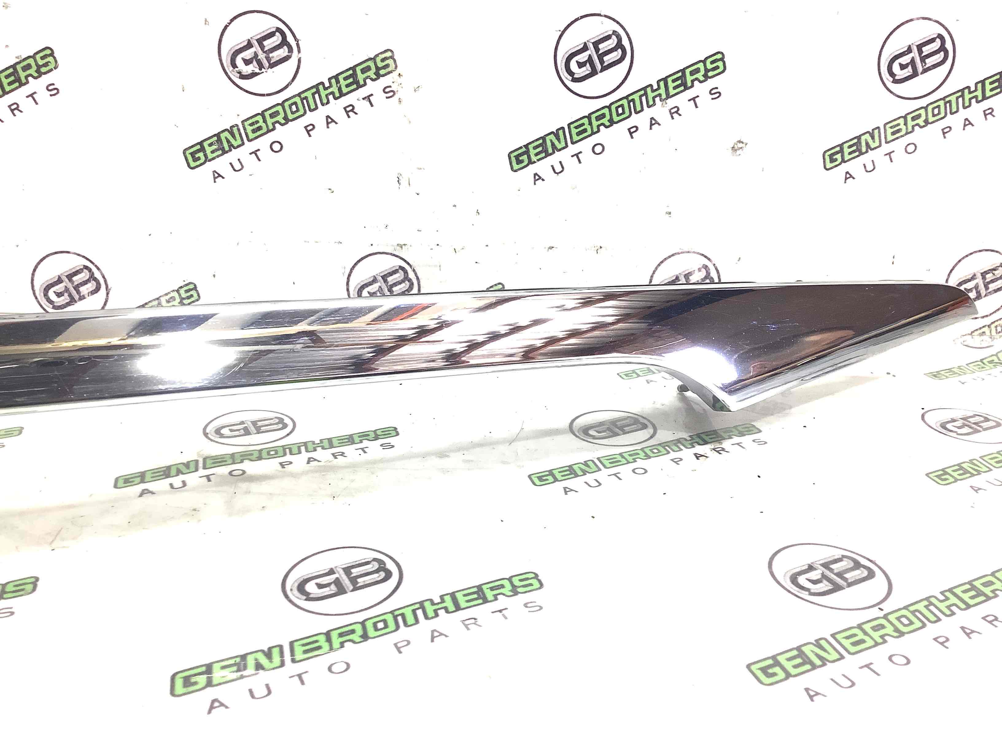 Молдинг дверь багажника, крышки багажника, задние молдинги кузова