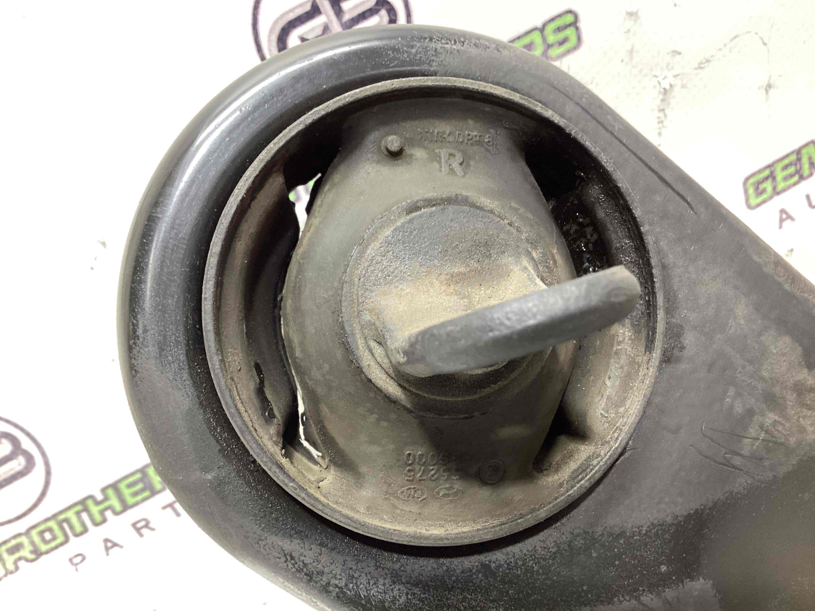 Рычаг задний правый