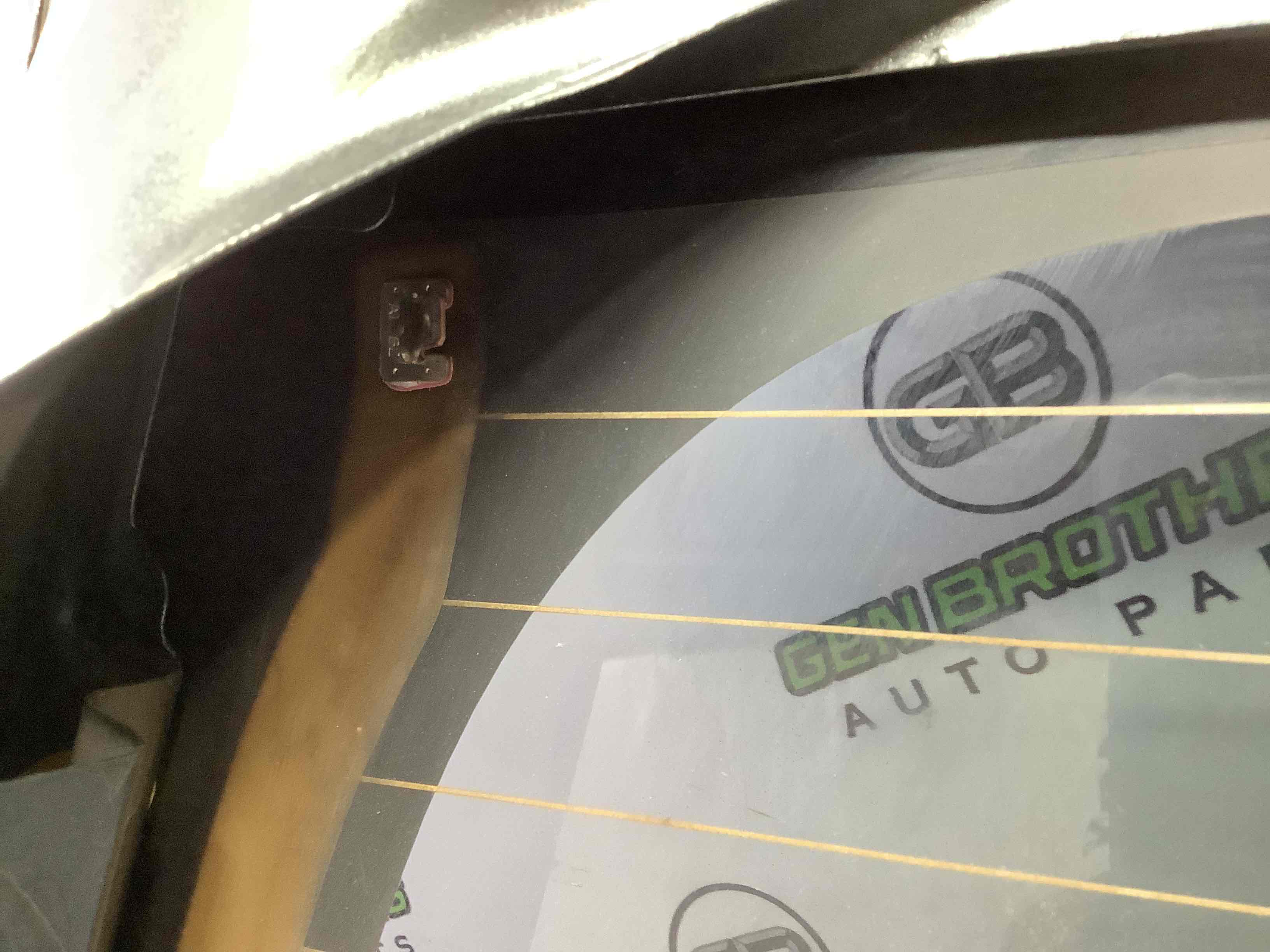 Скло заднє, скло кришки багажника