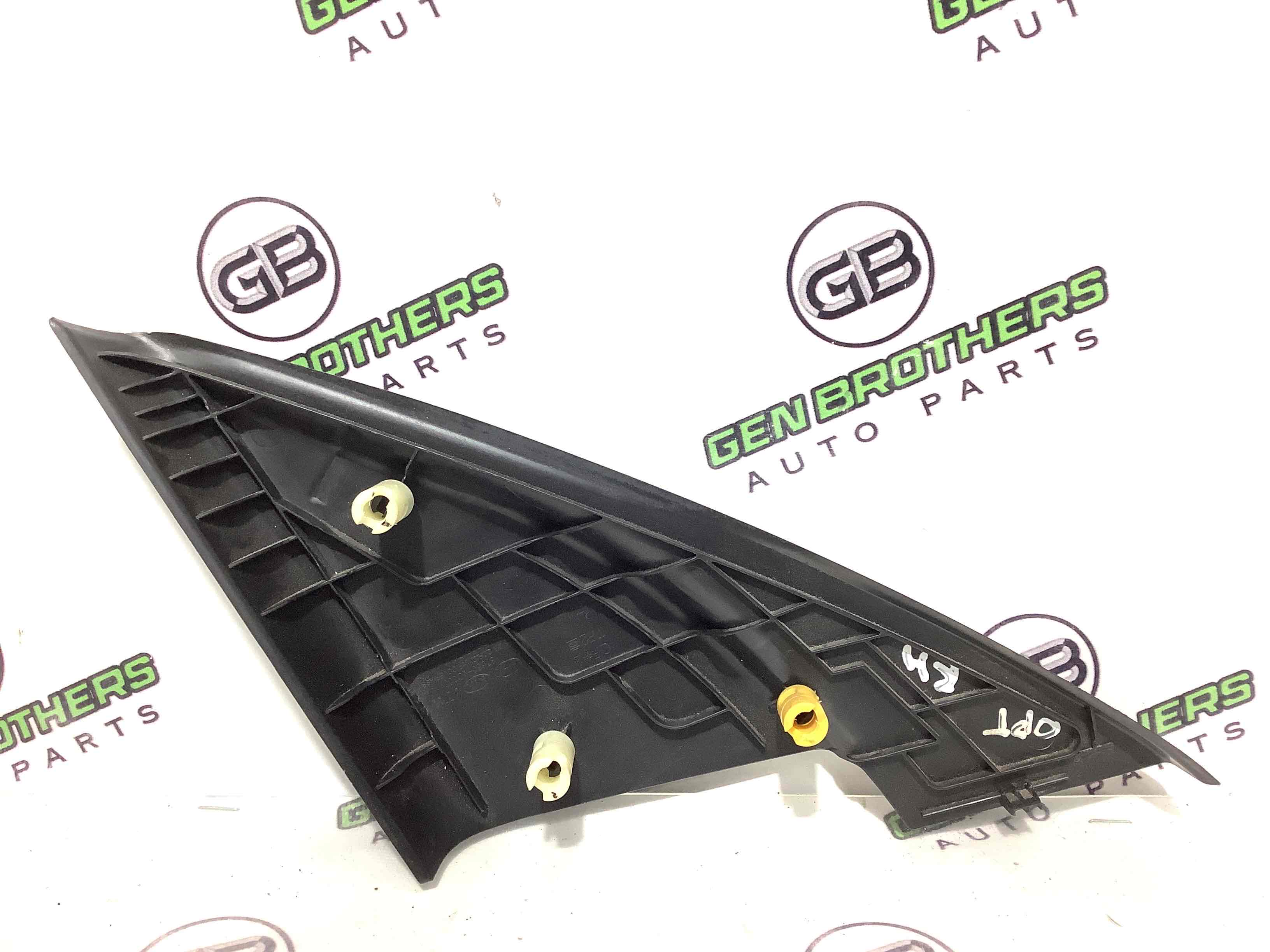 Корпус, накладка, кріплення правого дзеркала