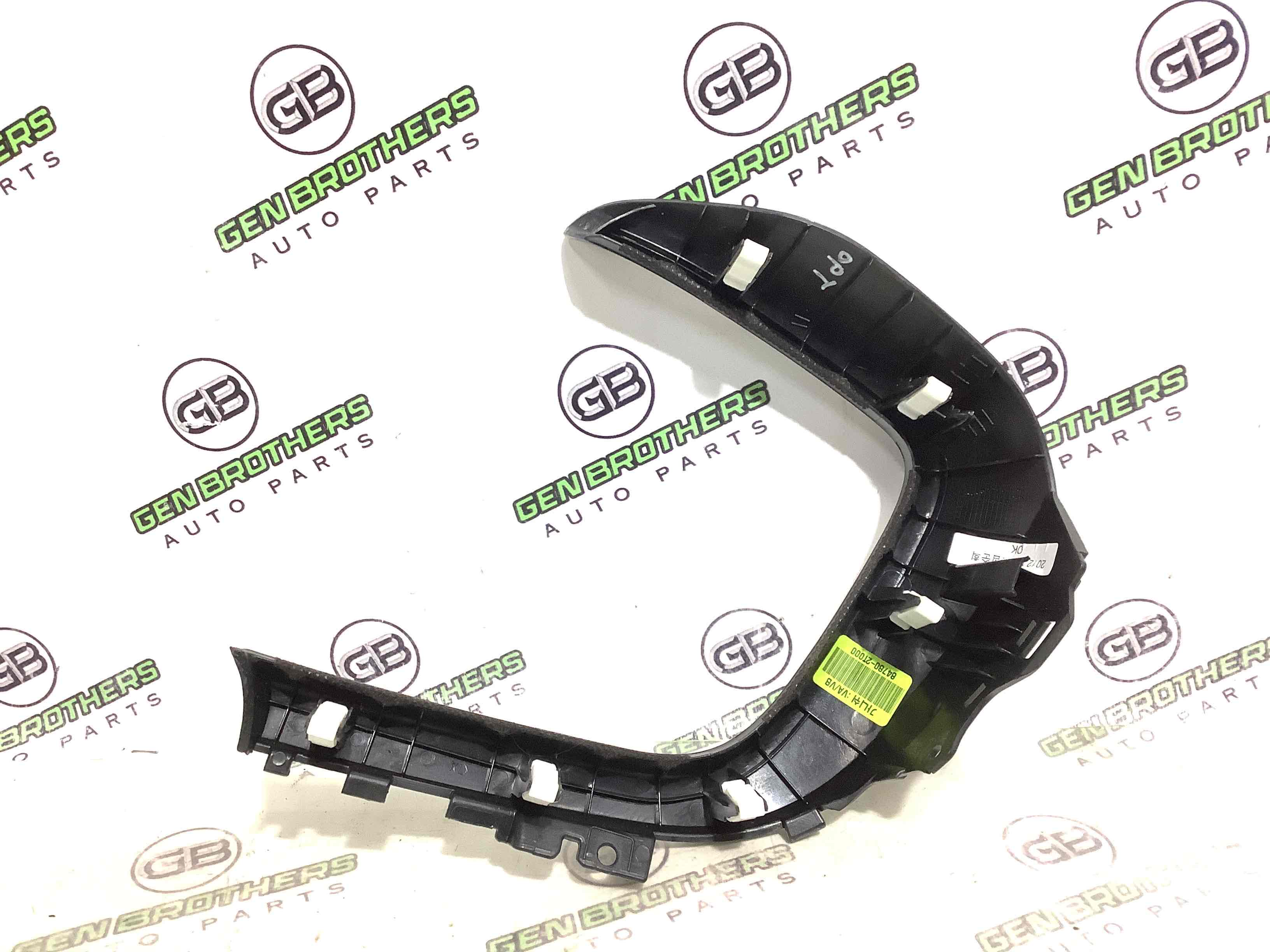 Обшивка панелі приладів торпедо