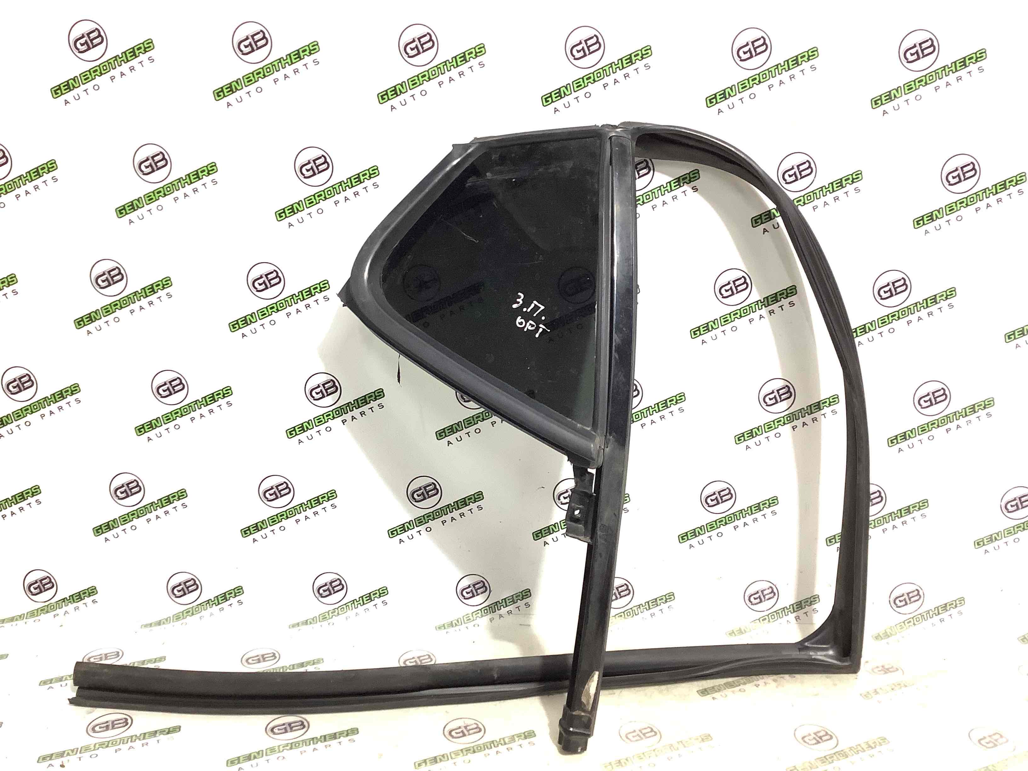 Скло дверей трикутник кватирка