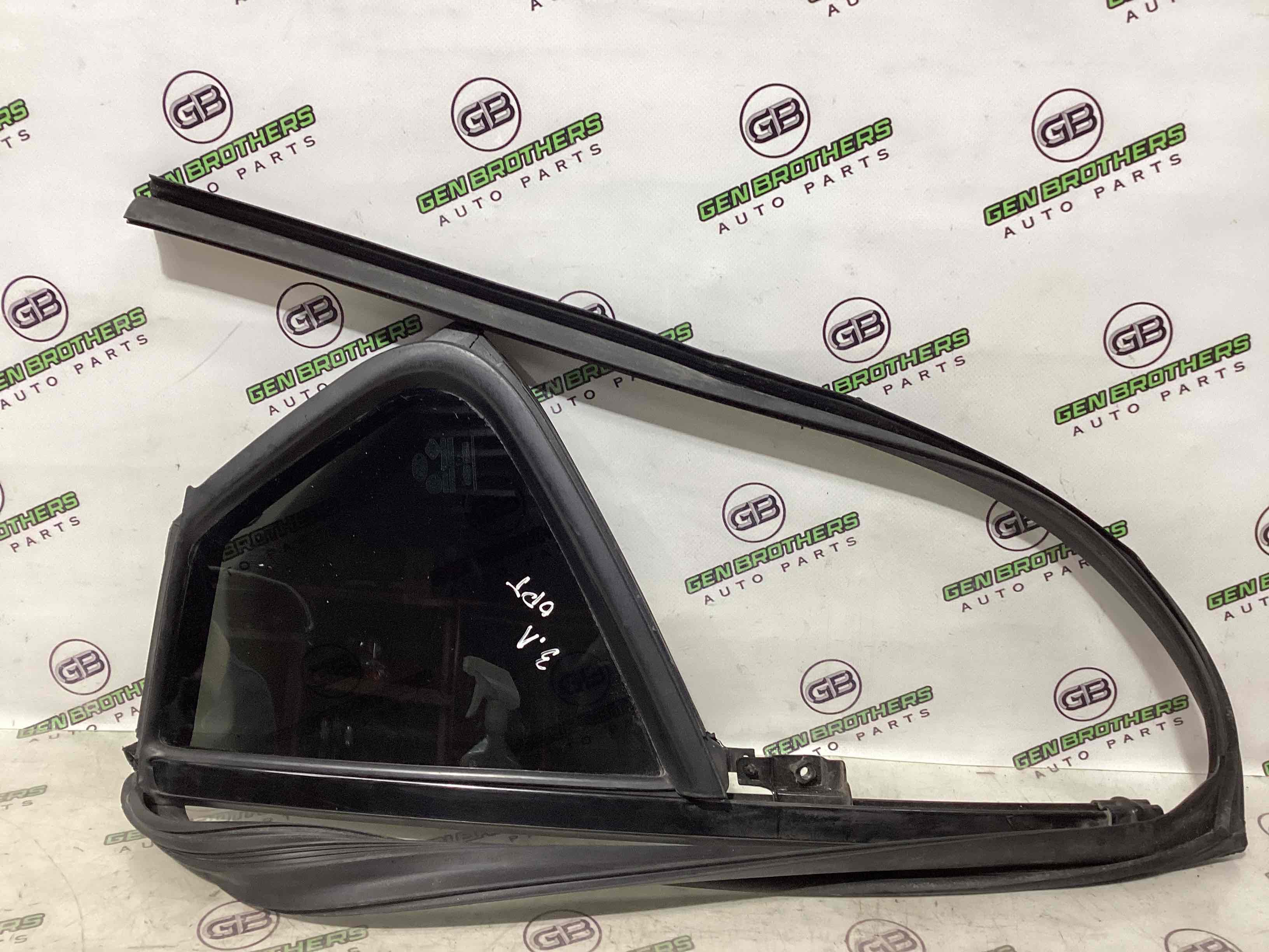 Скло дверей трикутник кватирка