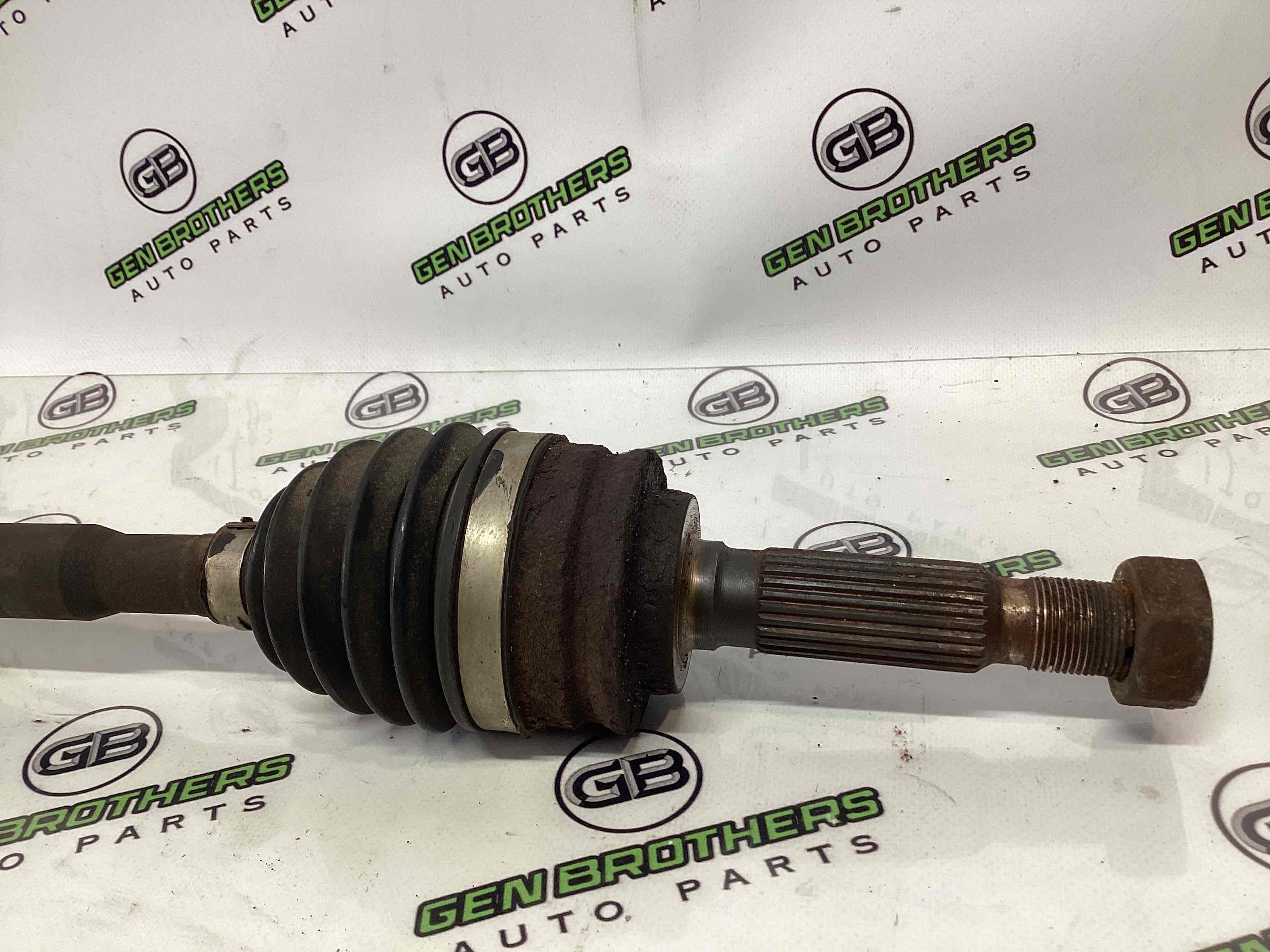 Напіввісь задня ліва