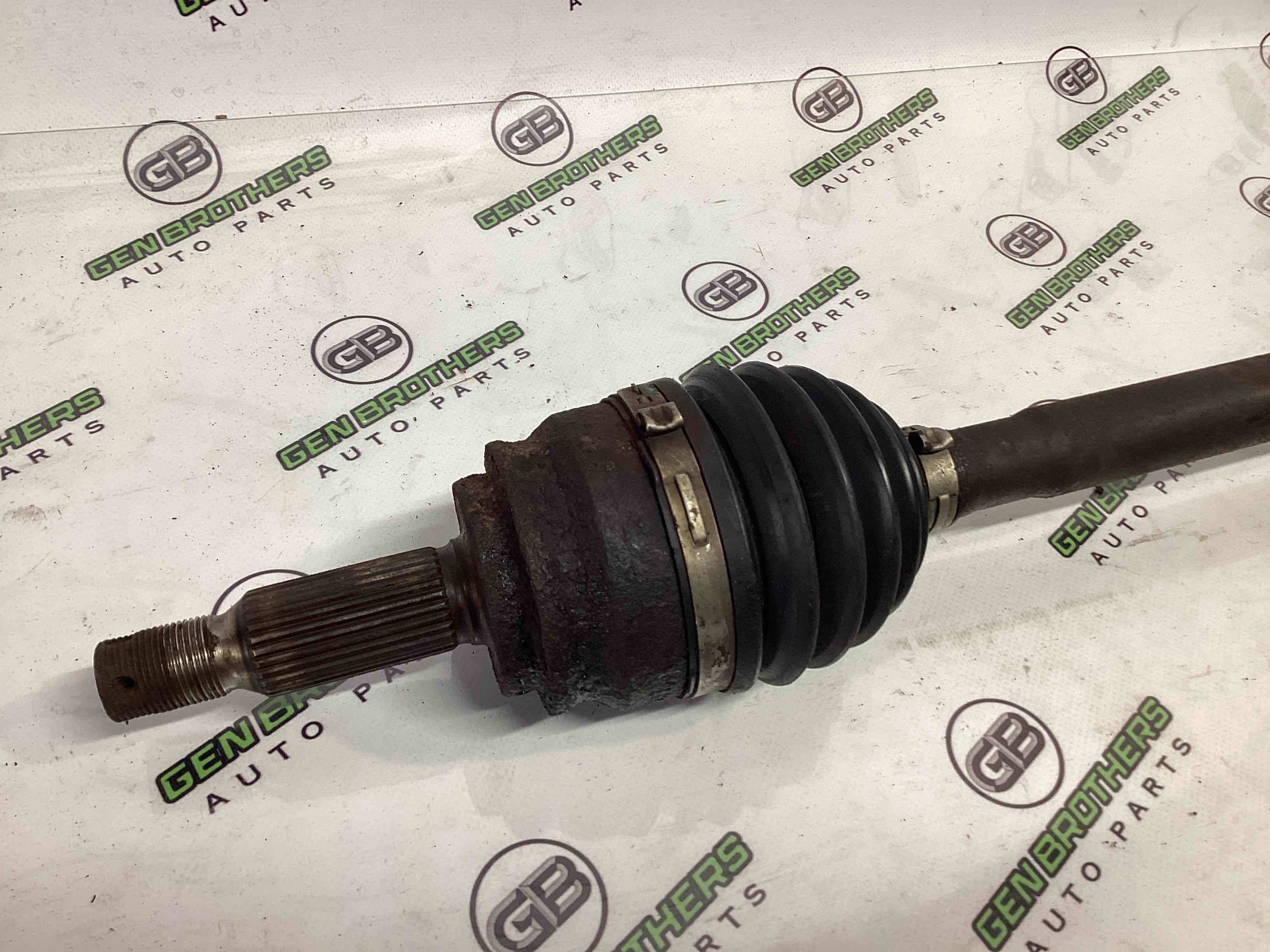 Піввісь передня права (привідний вал, ШРУС)