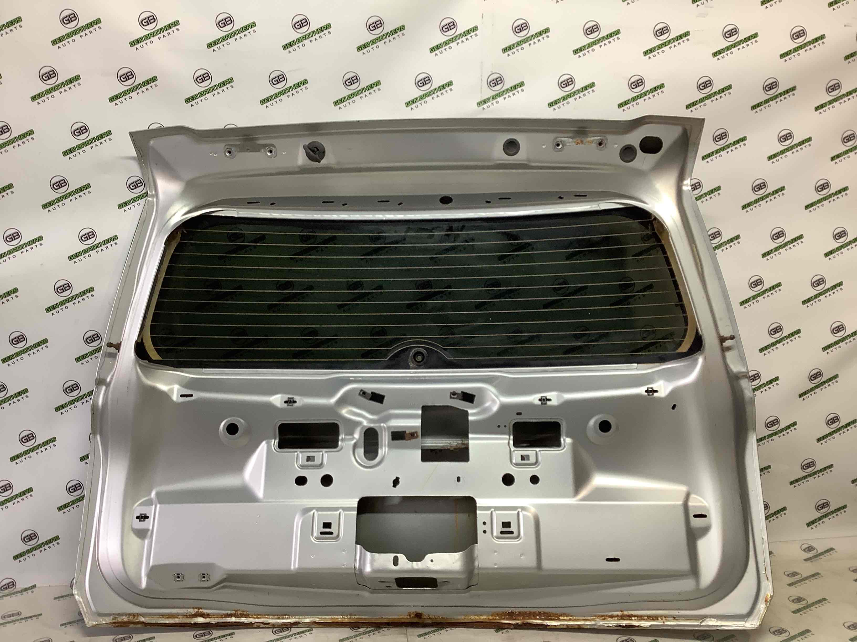 Кришка багажника, двері багажника