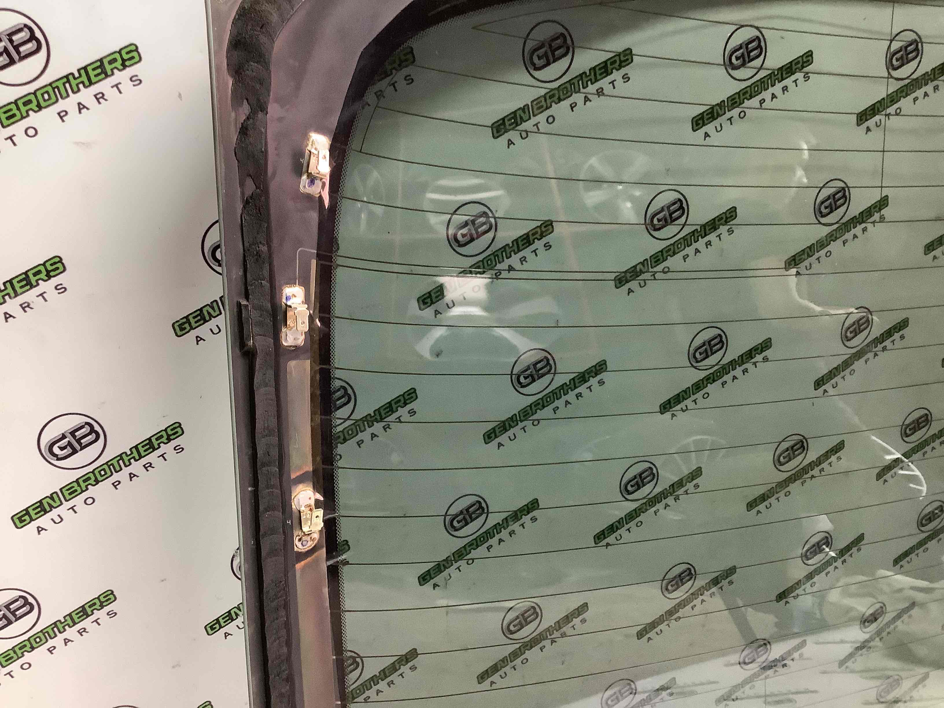 Стекло заднее, стекло крышки багажника