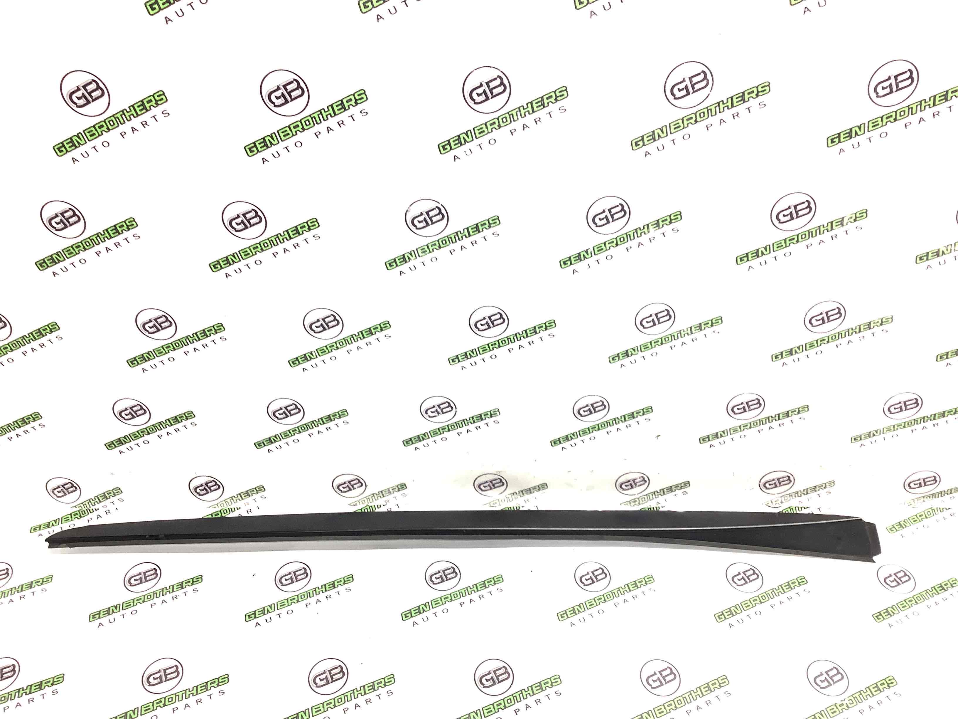 Молдинг лобового стекла