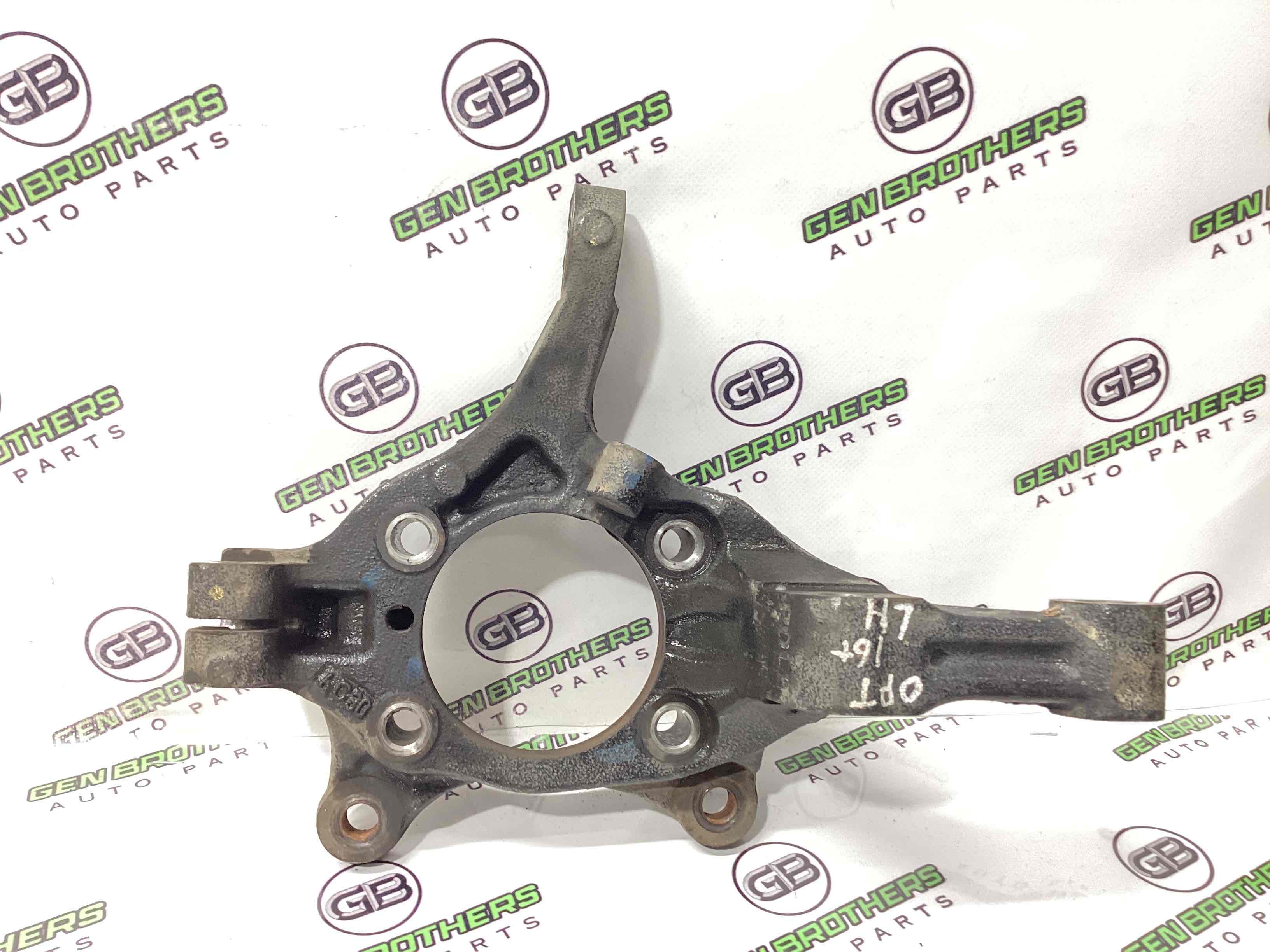 Кулак поворотный левый