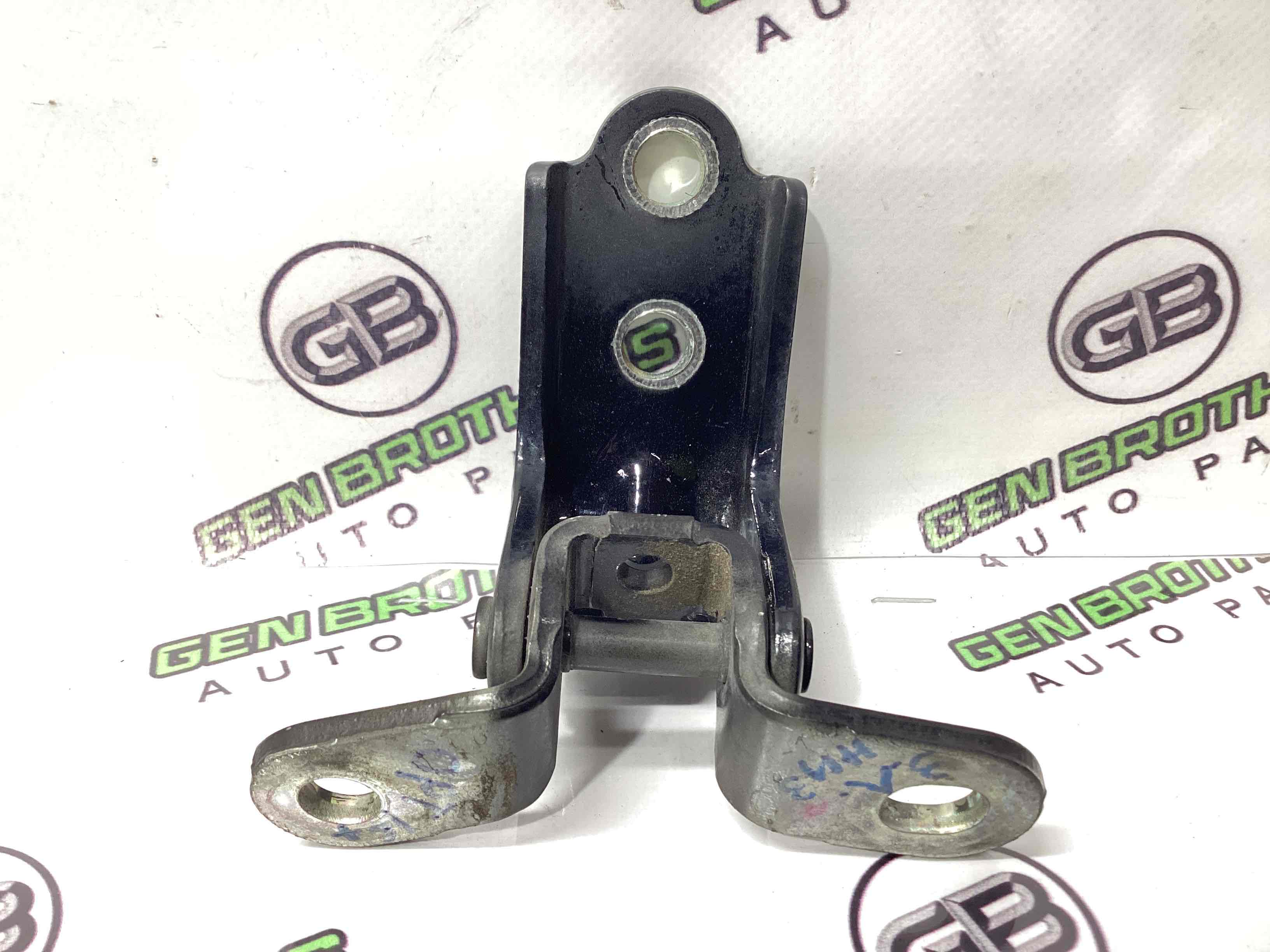 Петля двери, замок двери