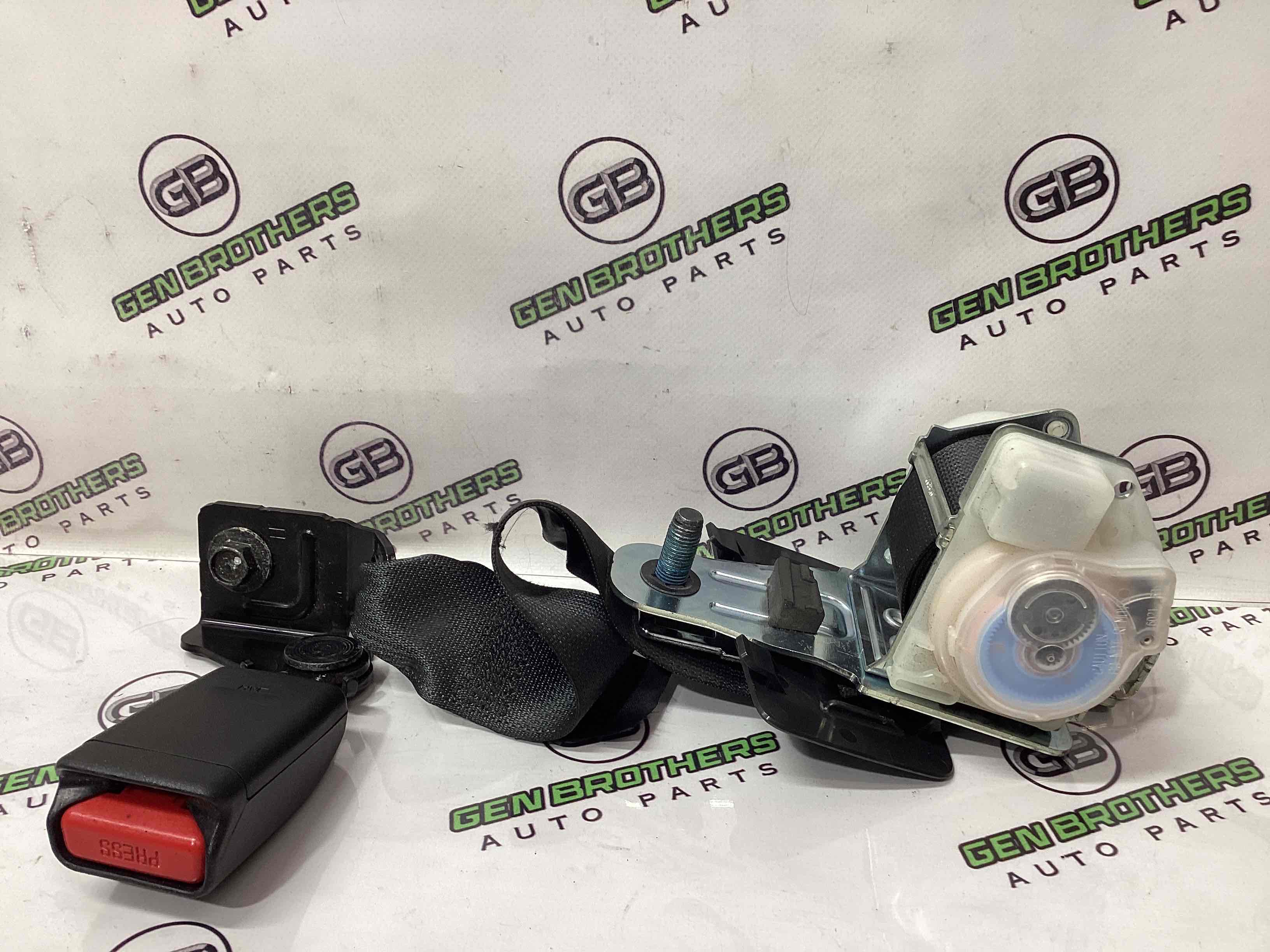 Ремень безопасности