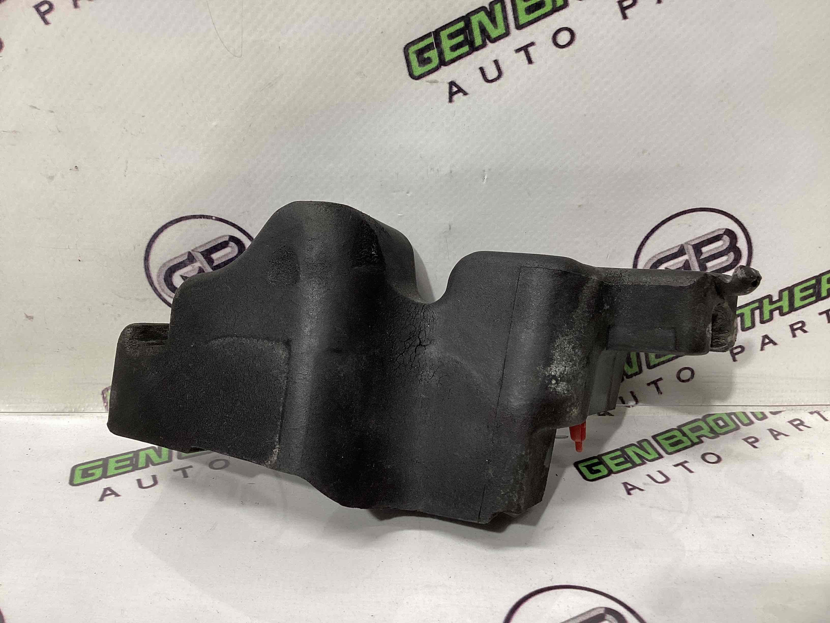 Уплотнитель капота, изолятор, шуба