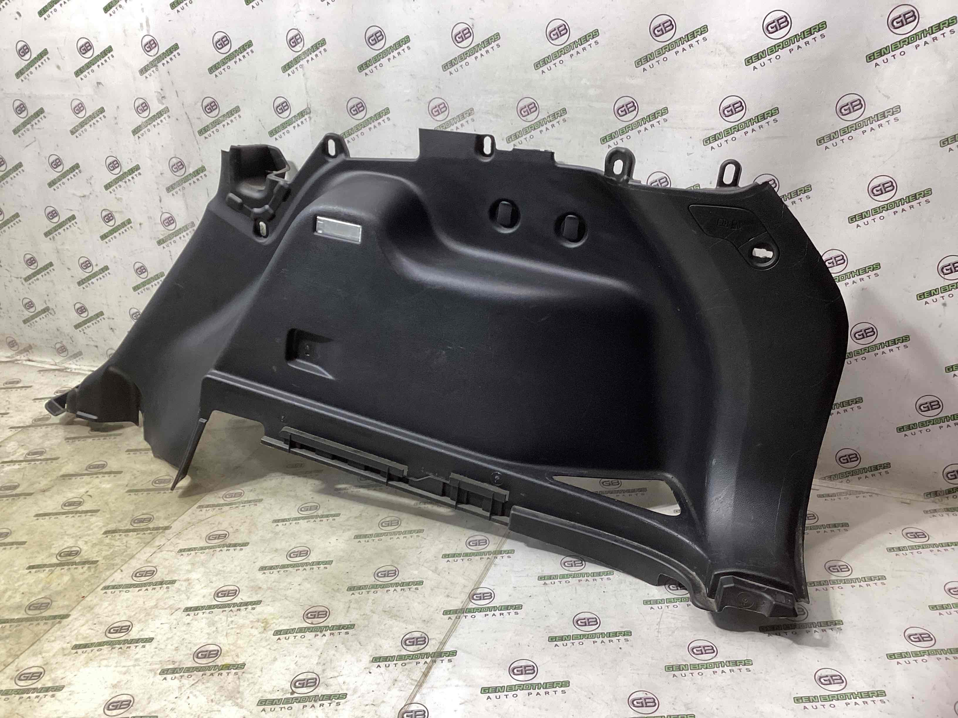 Елементи оздоблення багажника