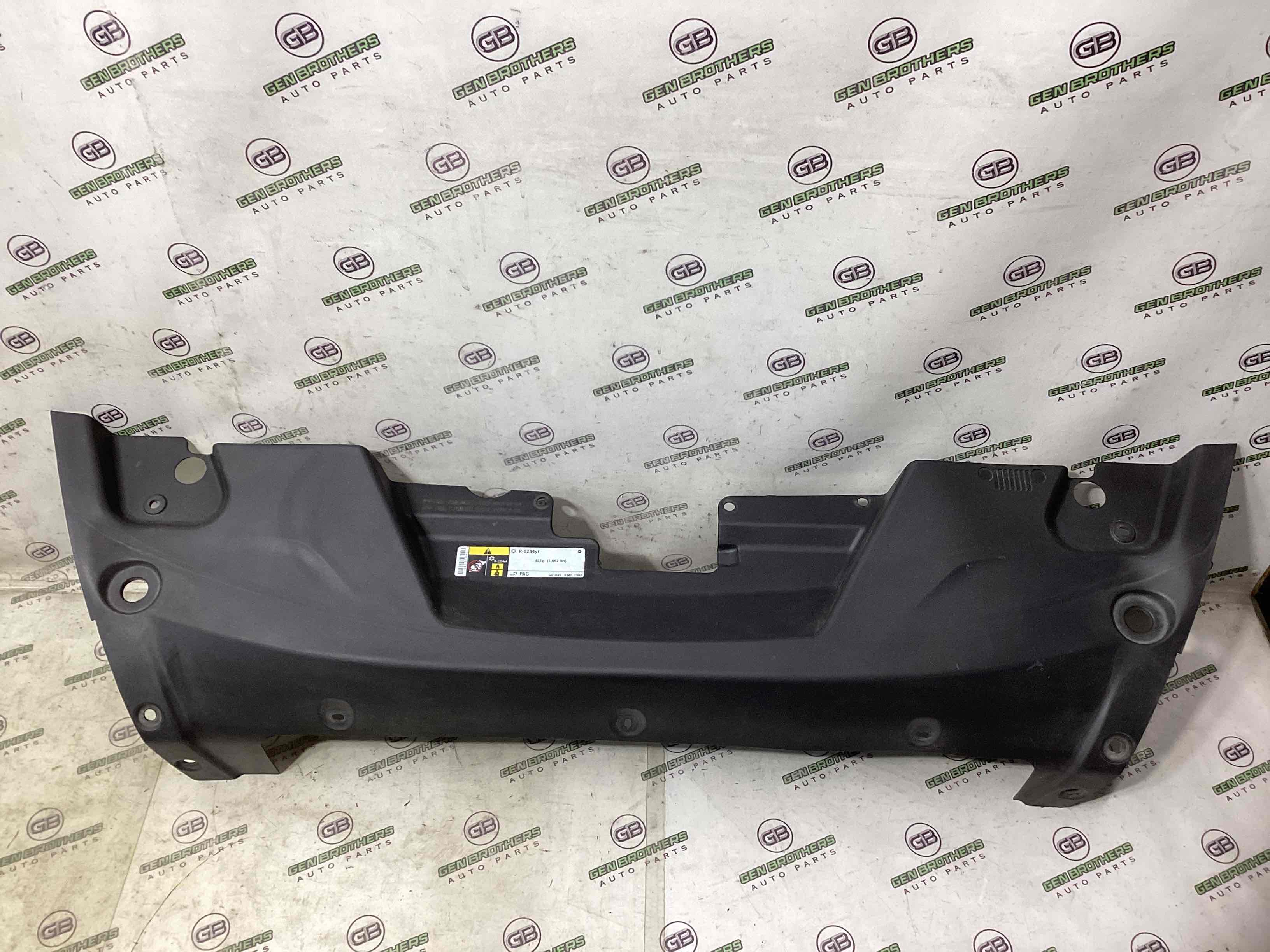 Пластик моторного відсіку