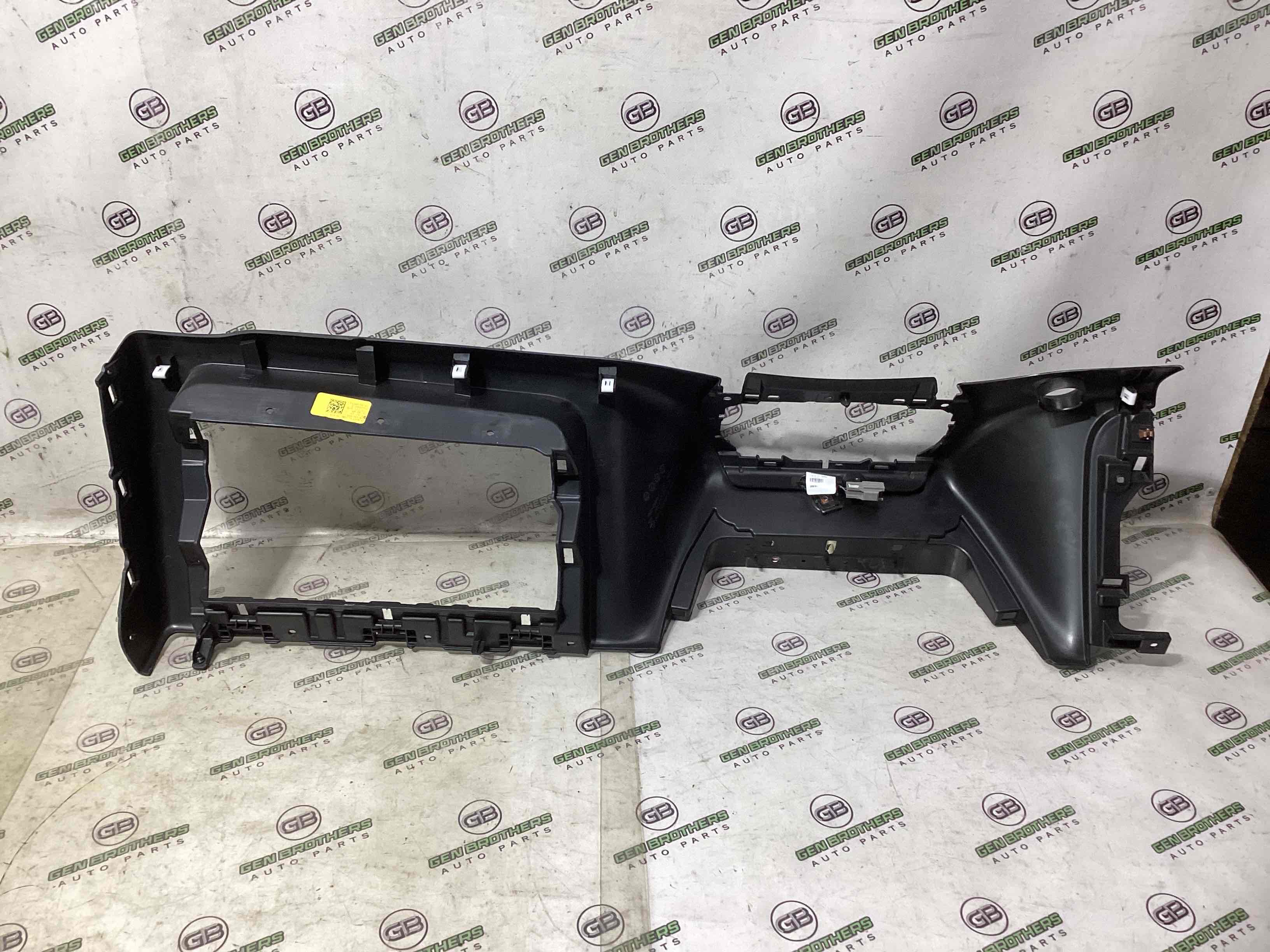 Обшивка панелі приладів торпедо