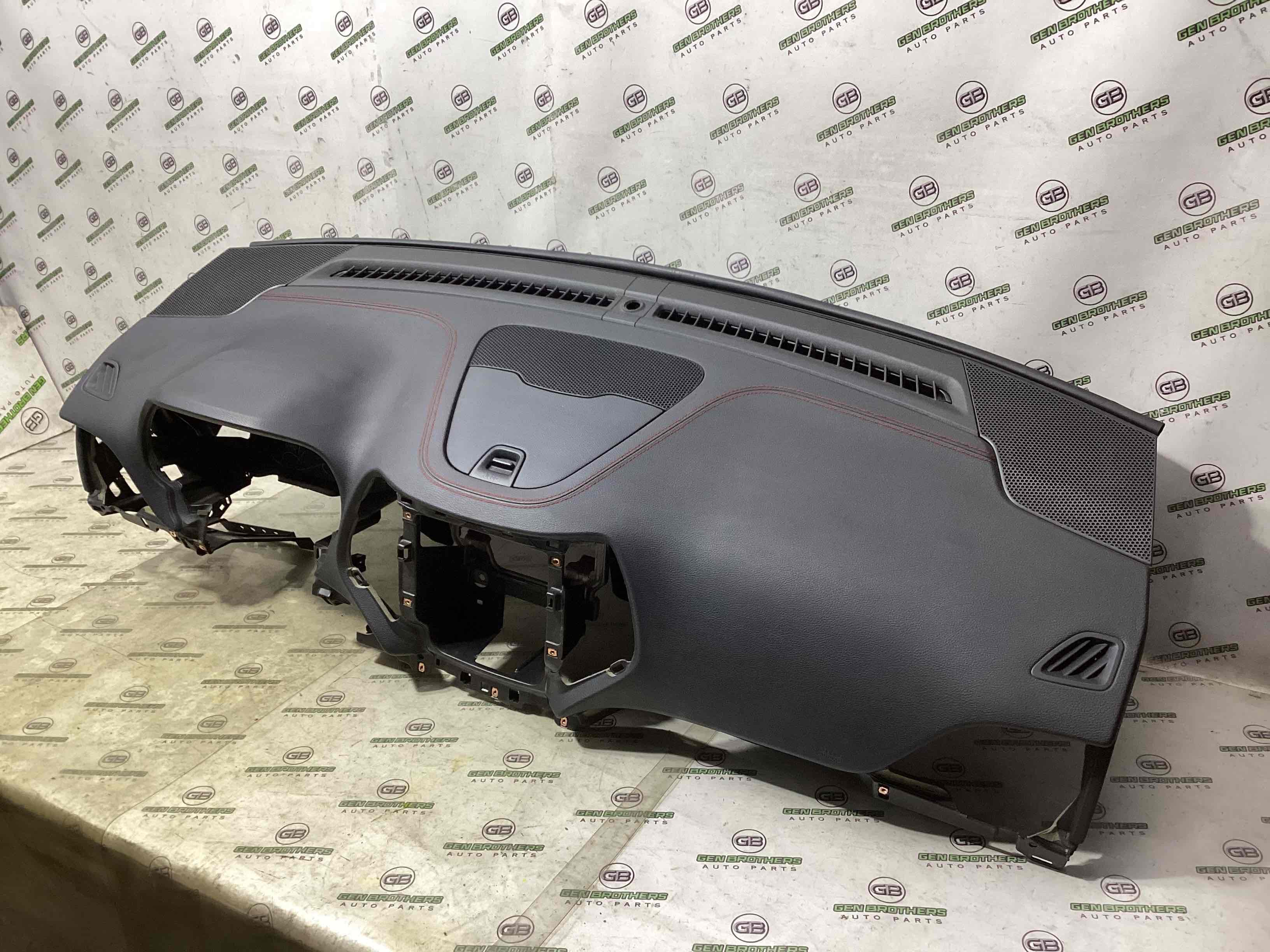 Панель передня салону торпедо