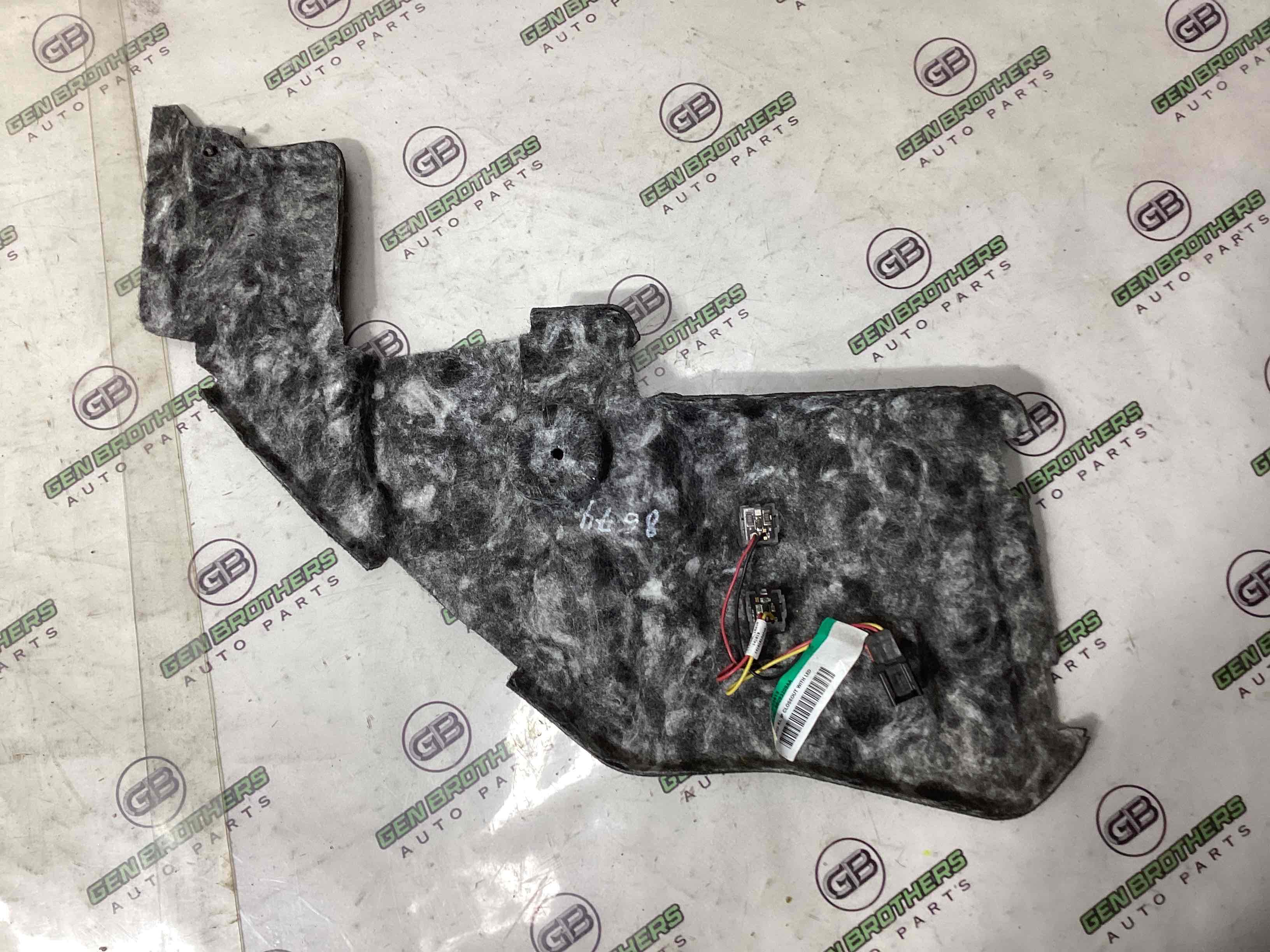 Обшивка панелі приладів торпедо