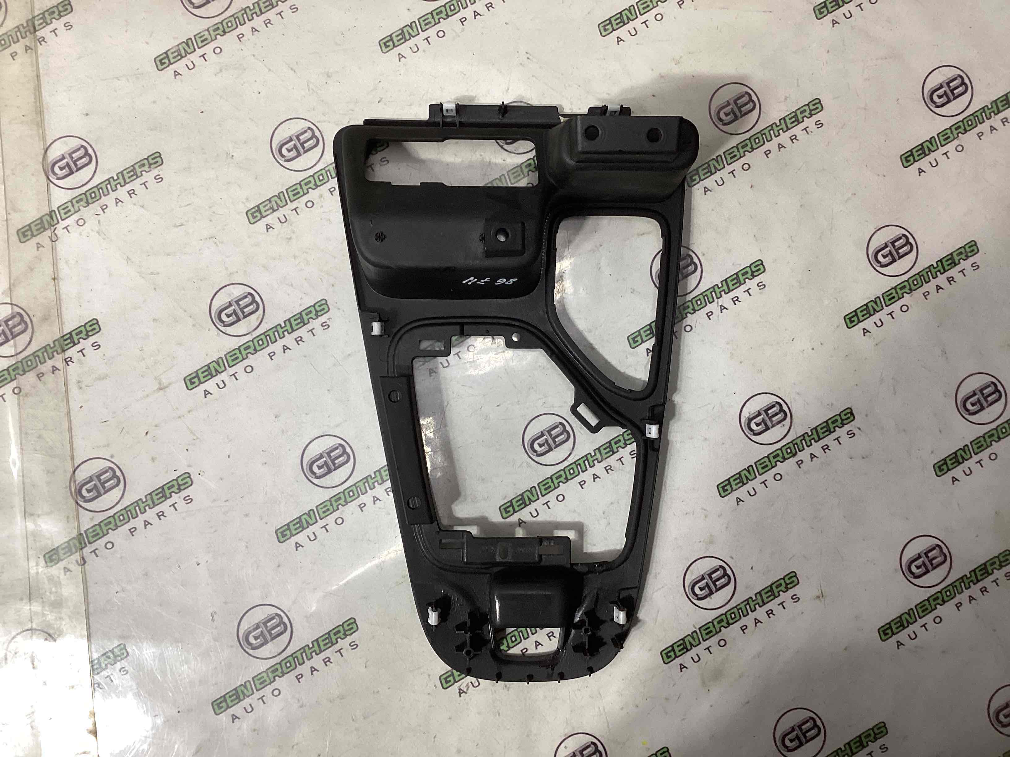 Оздоблення центральної консолі