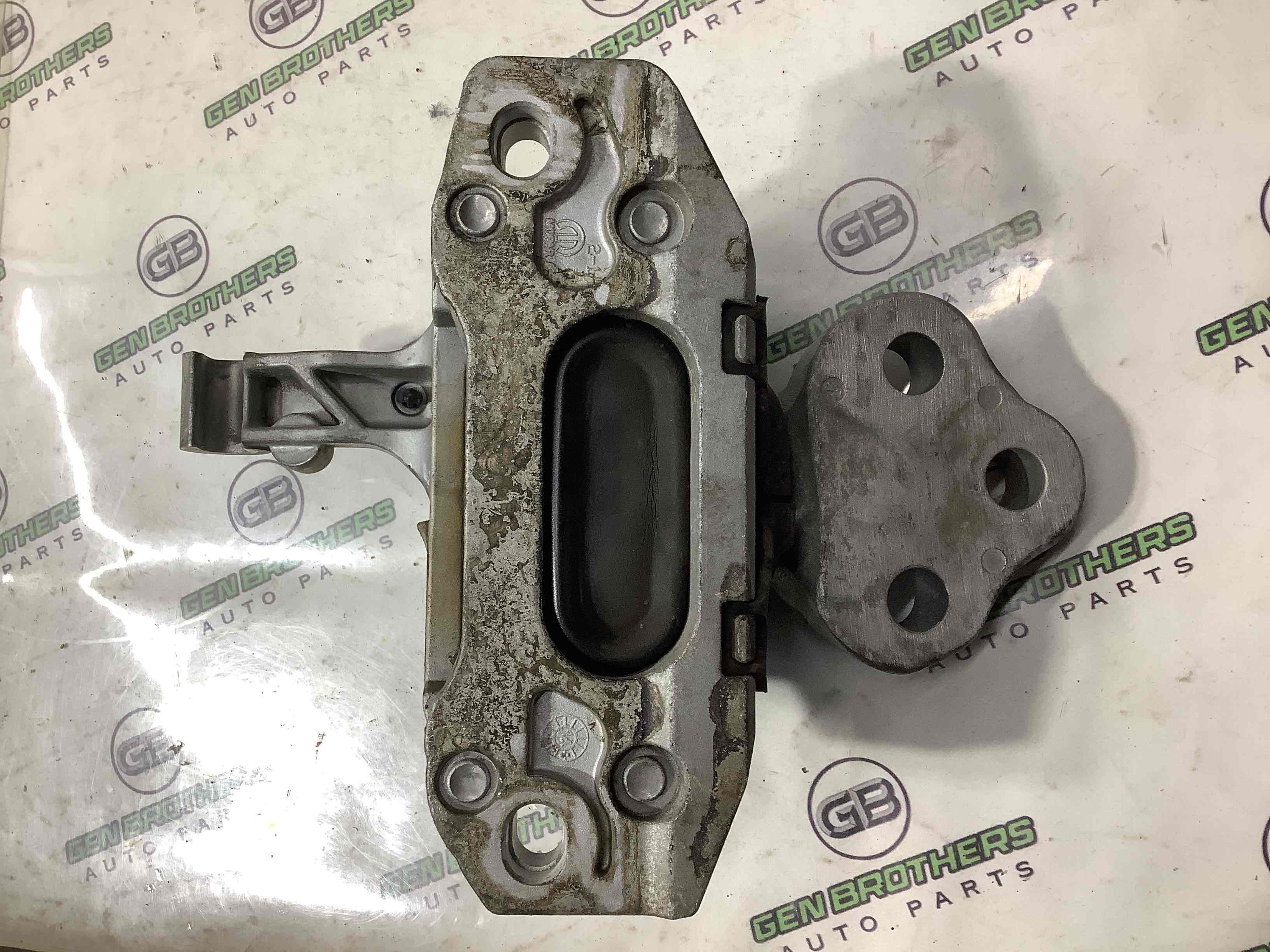 Кронштейн двигуна опорний