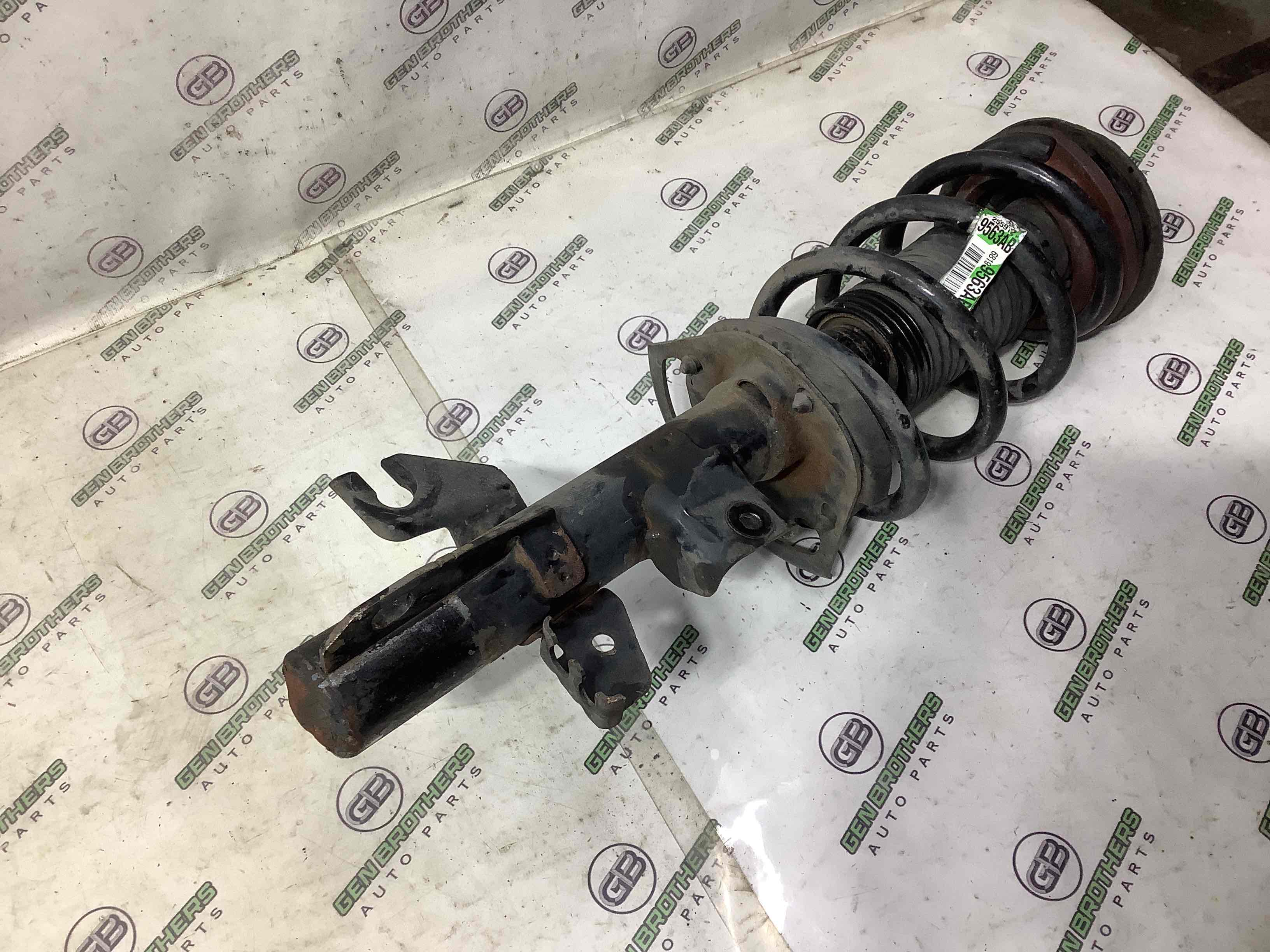 Амортизатор передній правий