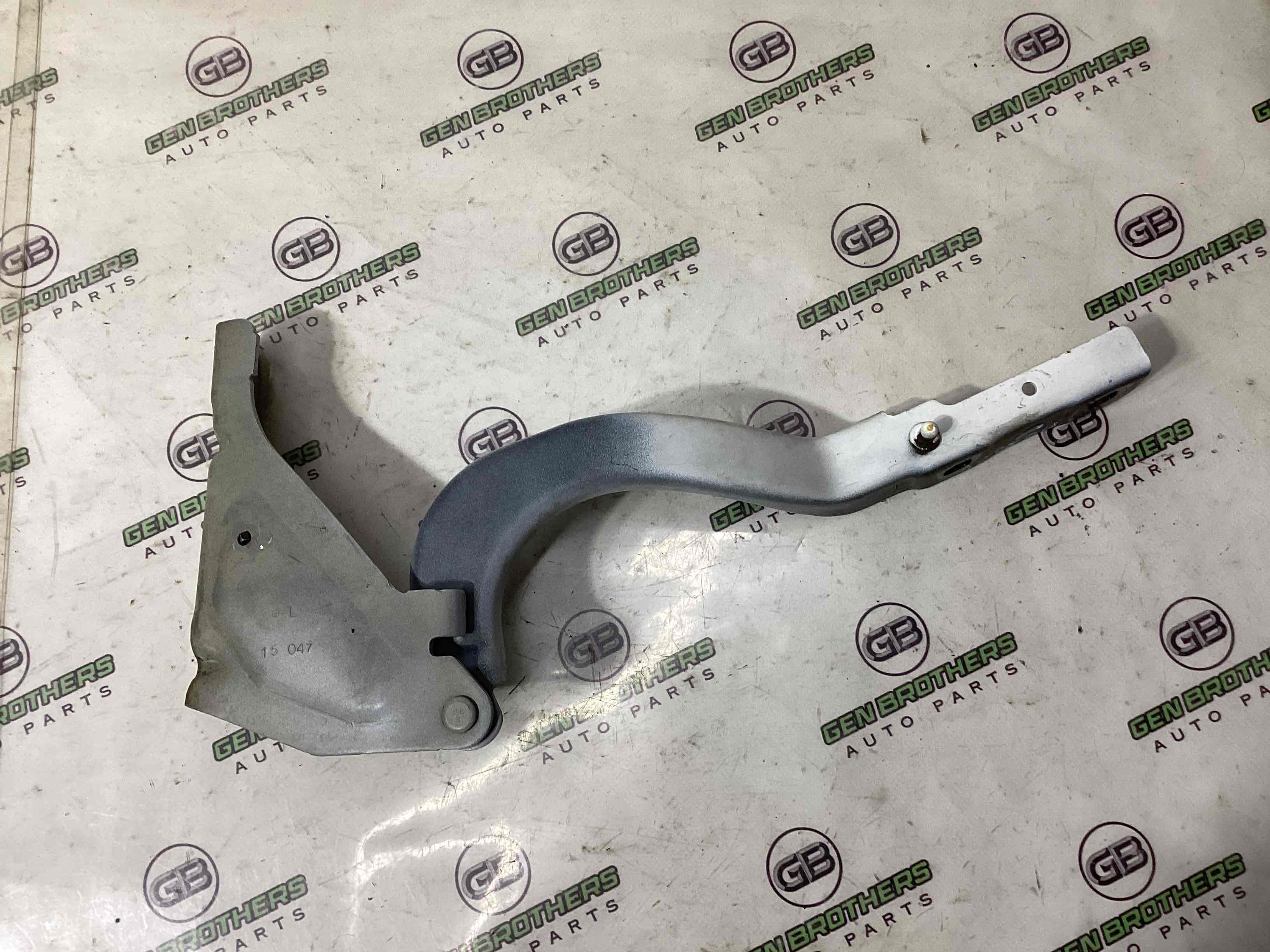 Петля капота, кронштейн капота