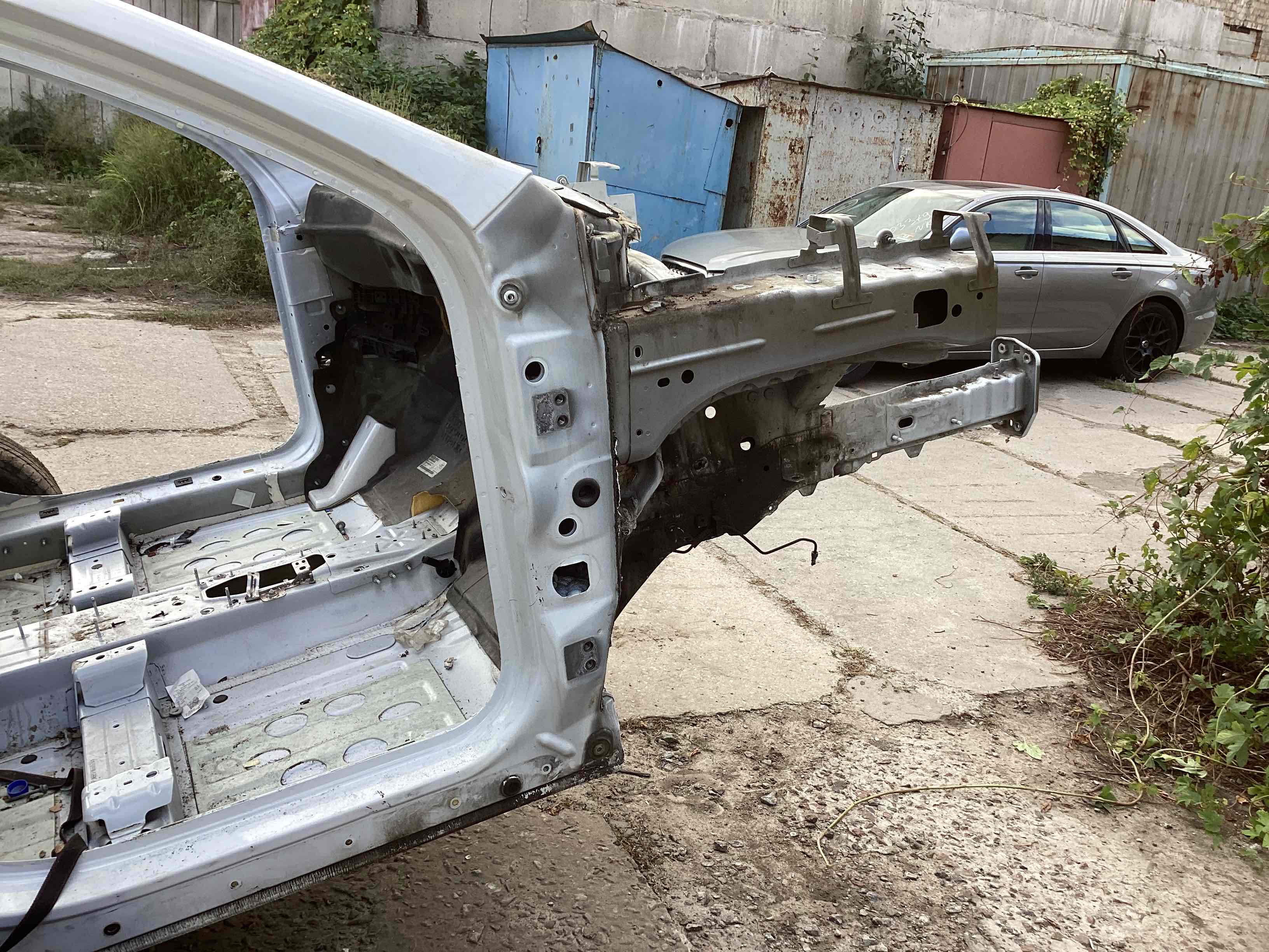 Чверть передня права