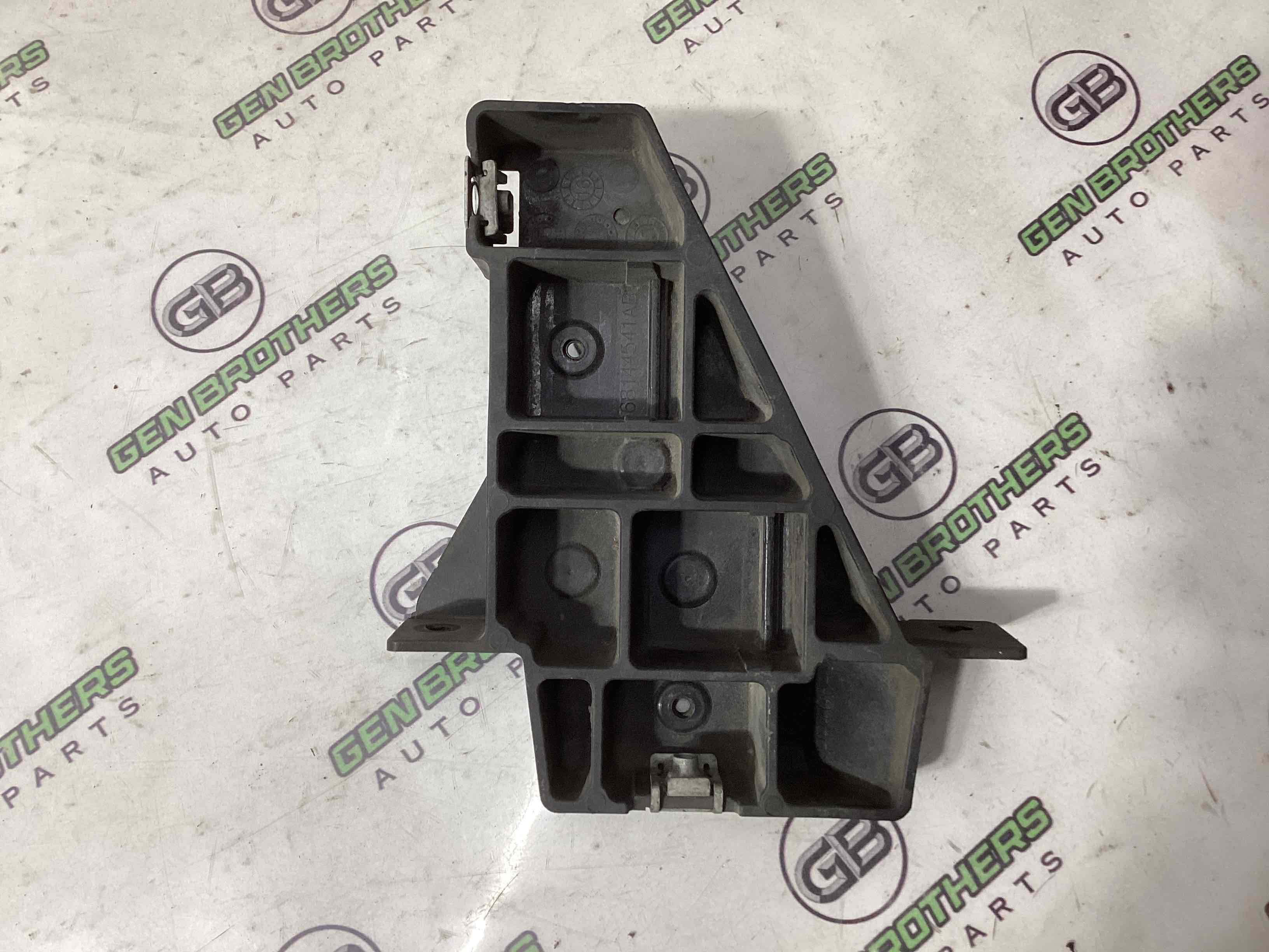 Опора радіатора, кріплення, кронштейн, ущільнювач радіатора