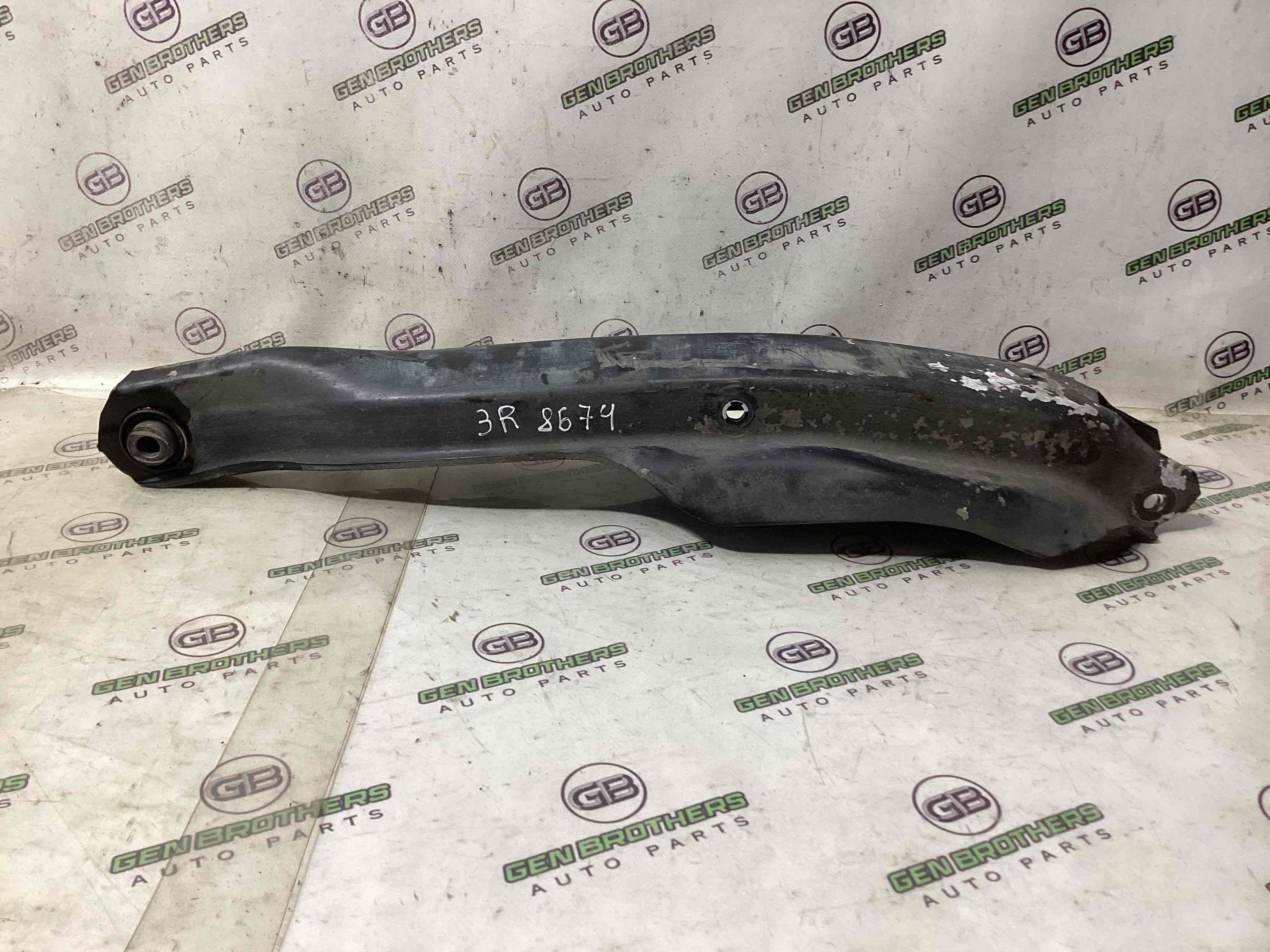 Важіль задній правий