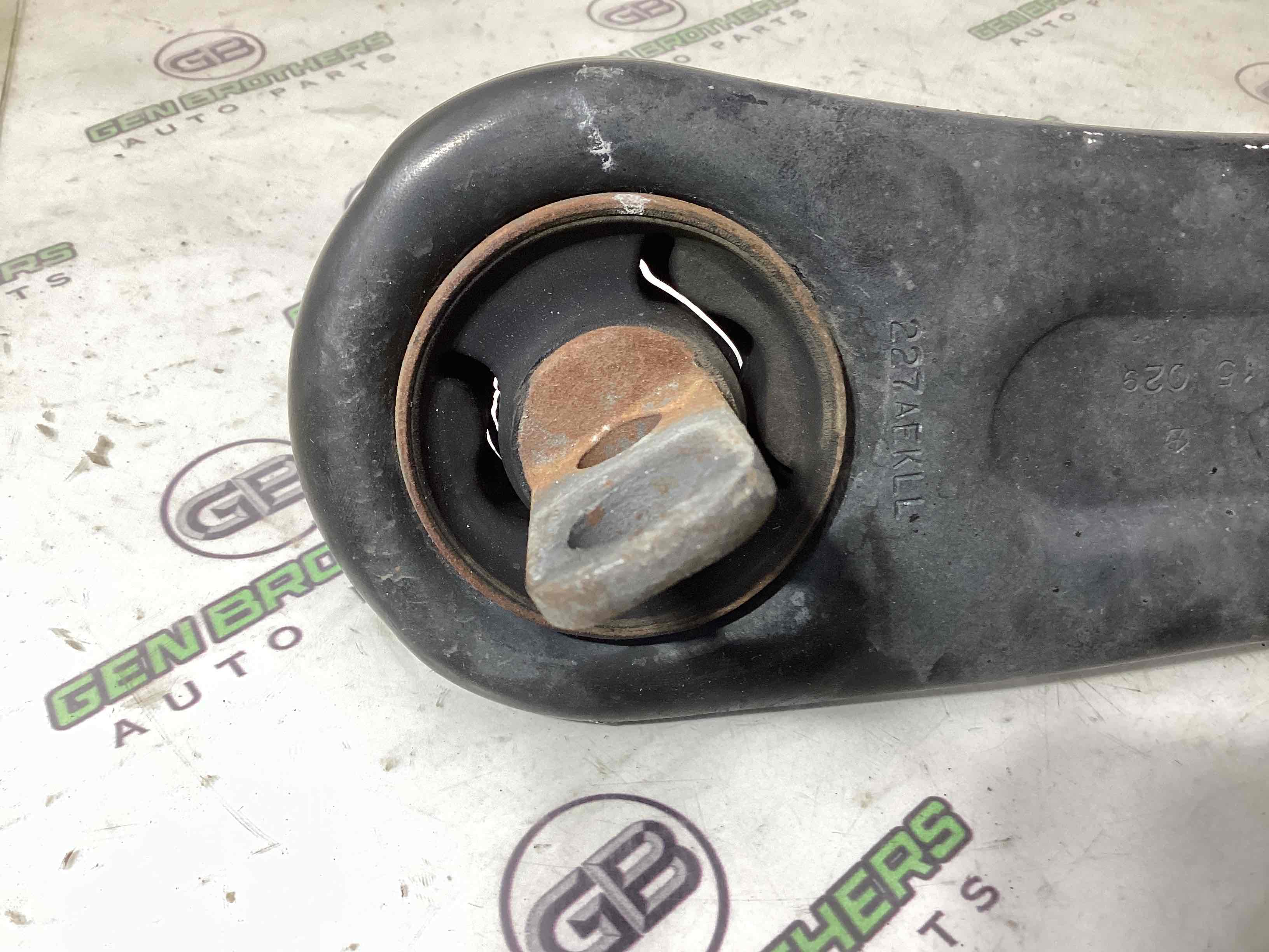 Важіль задній лівий