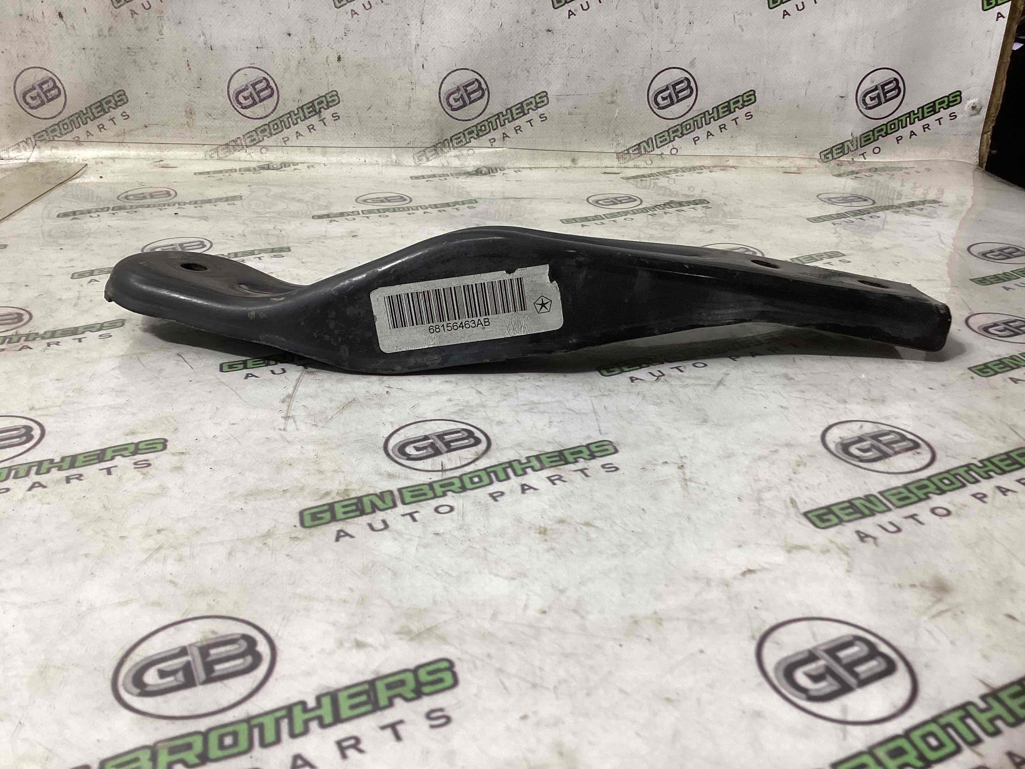 Кронштейн заднього підрамника