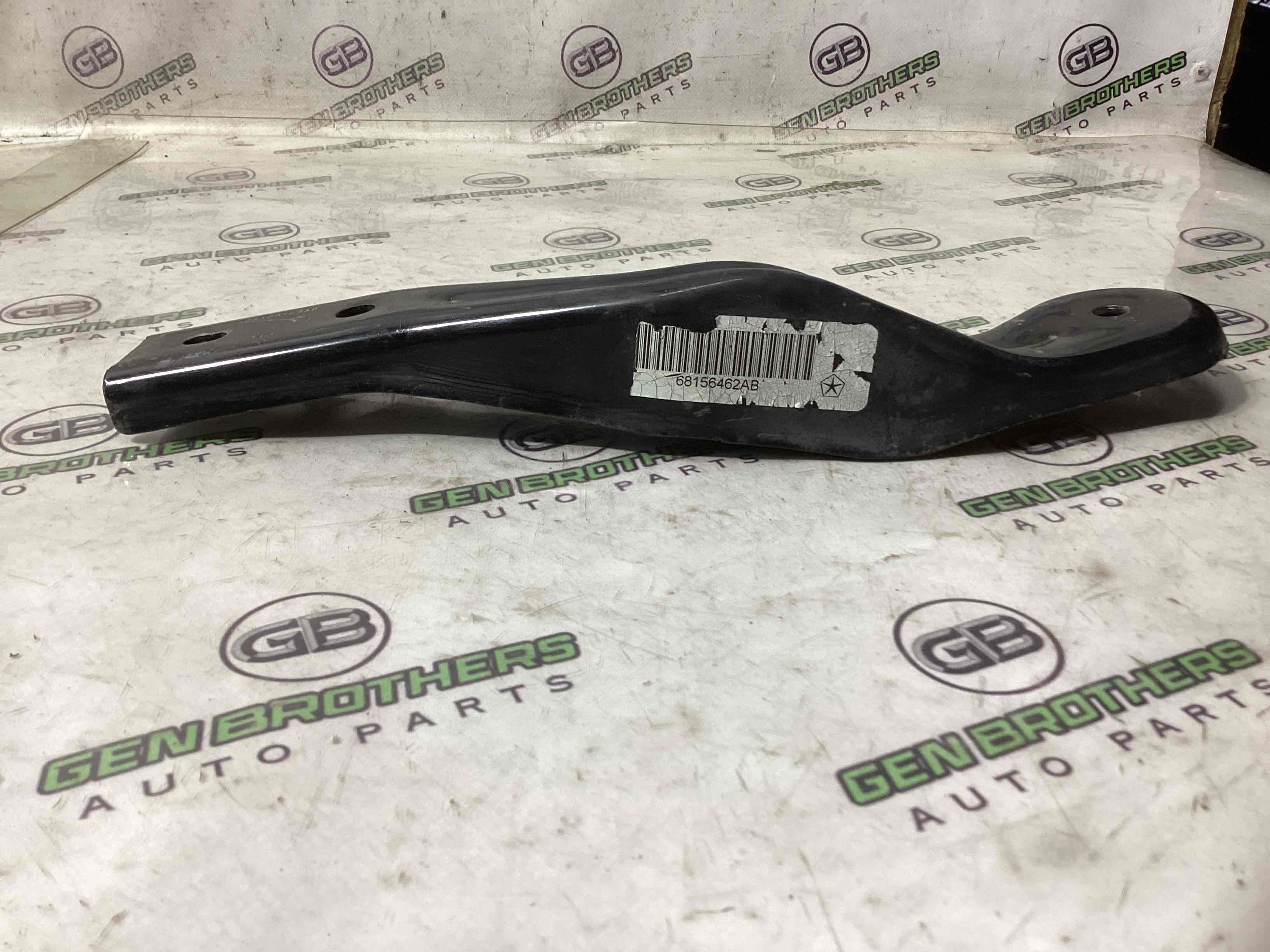 Кронштейн заднього підрамника