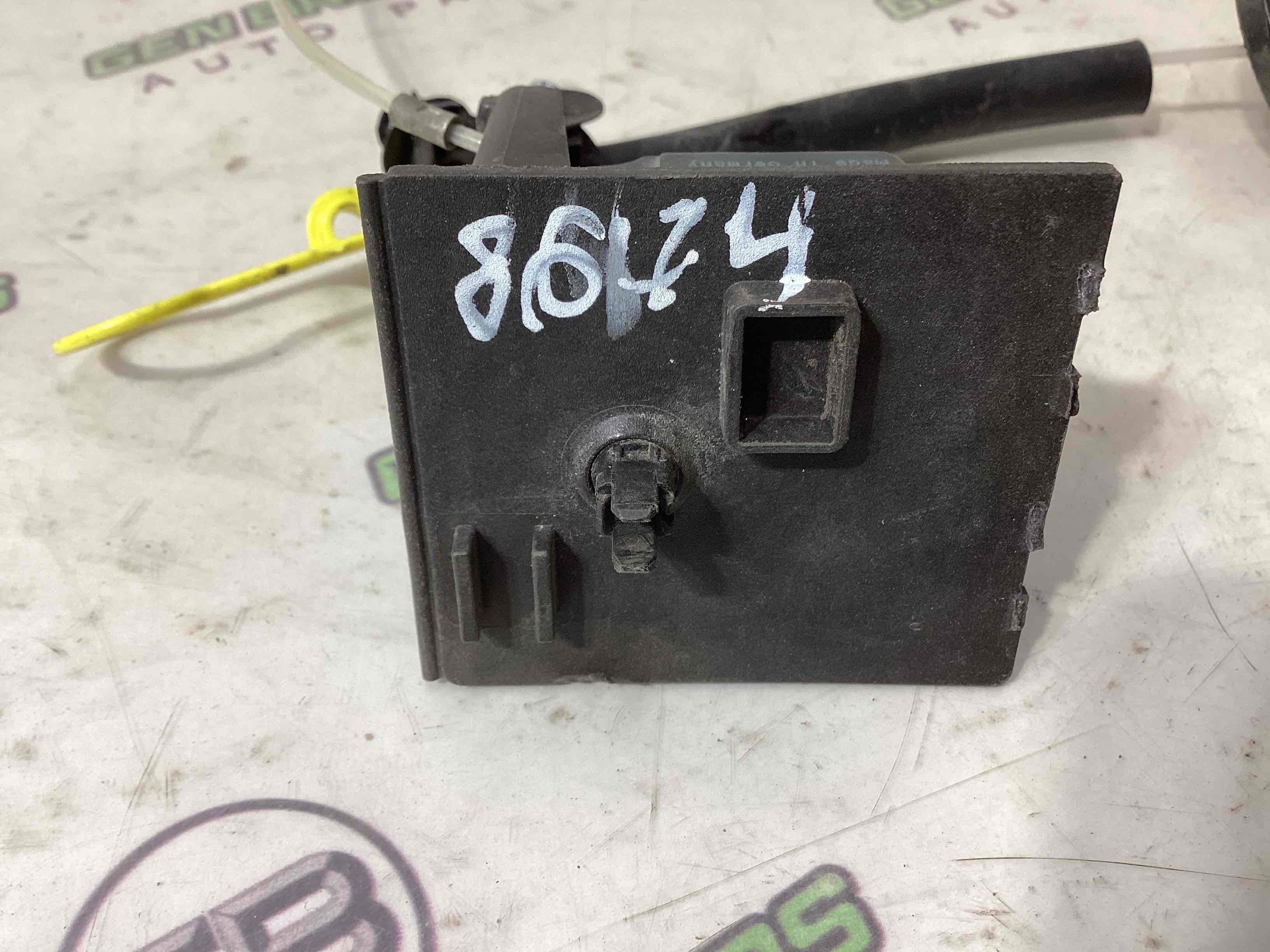 Замок лючка бензобака