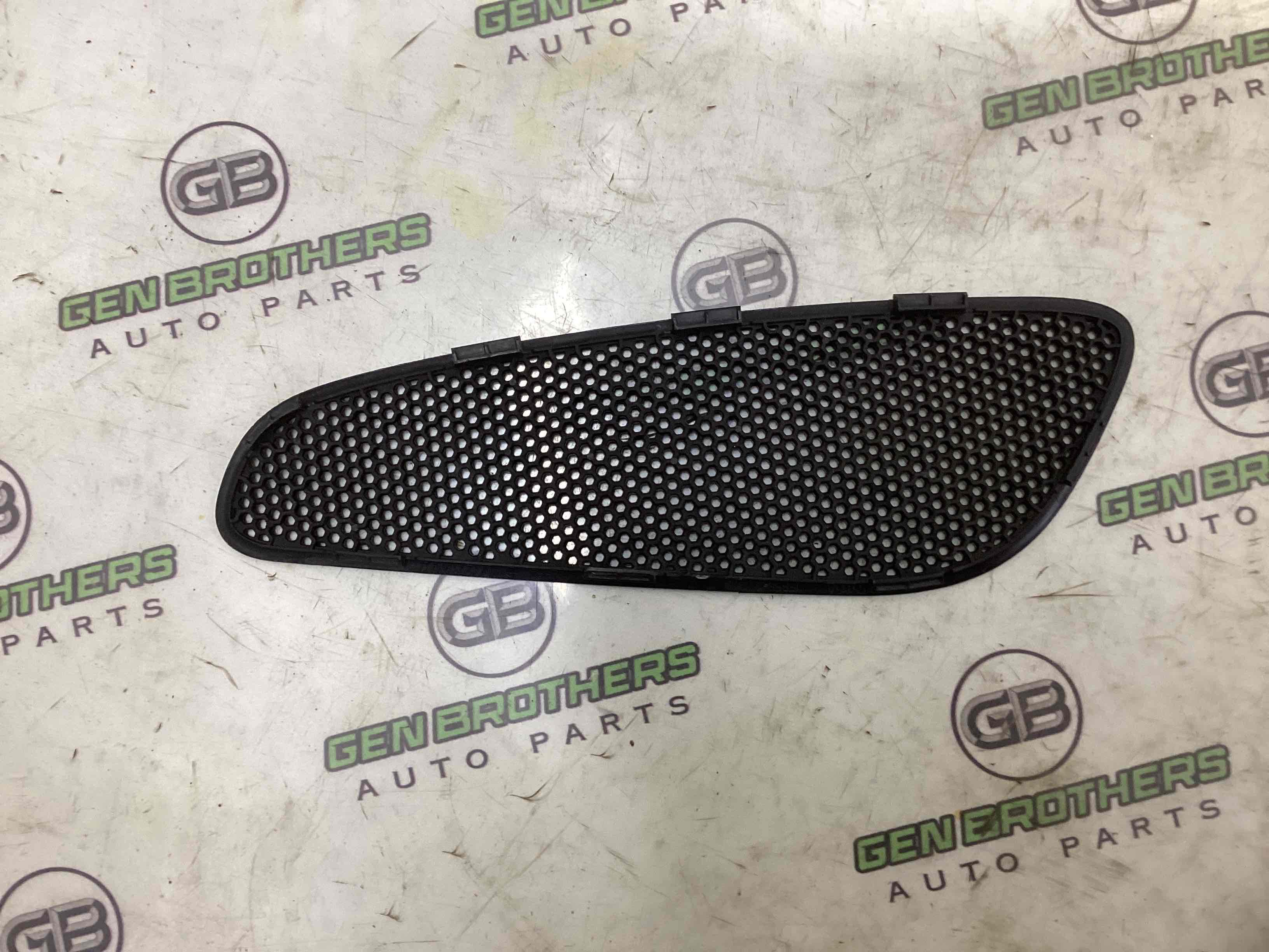 Обшивка задньої стійки ліва